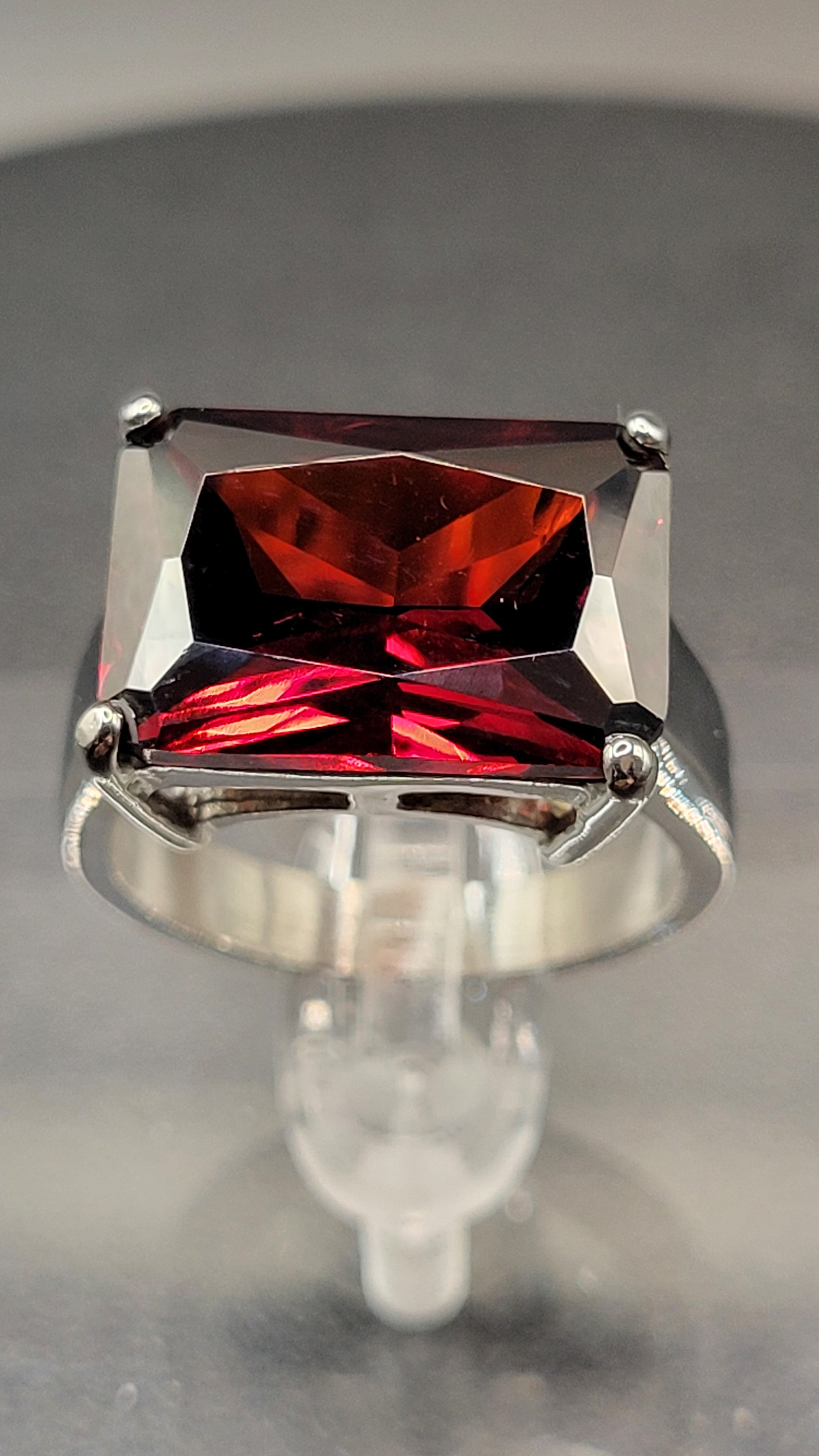 RED CRYSTAL RING  SZ 8