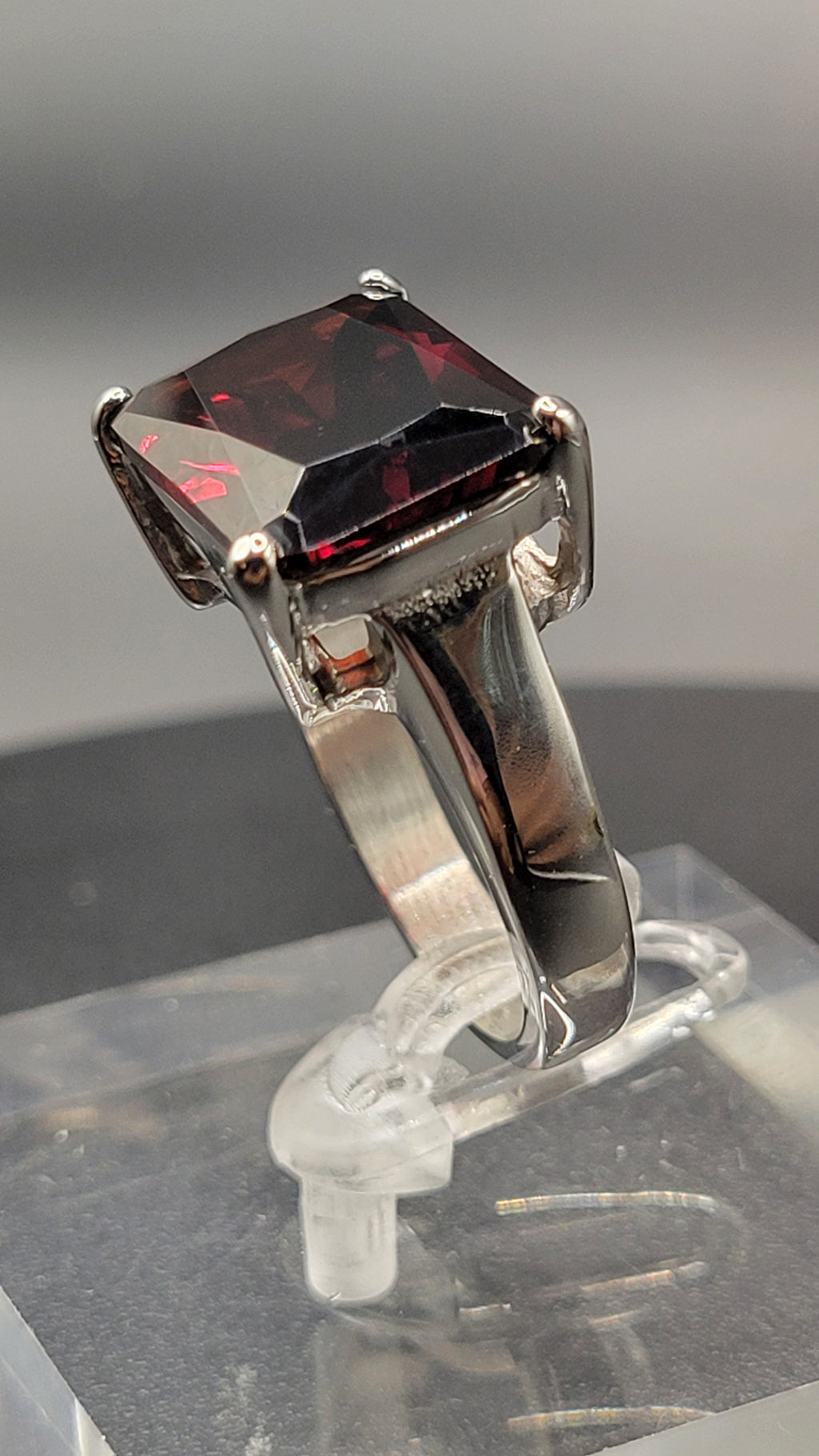 RED CRYSTAL RING  SZ 8