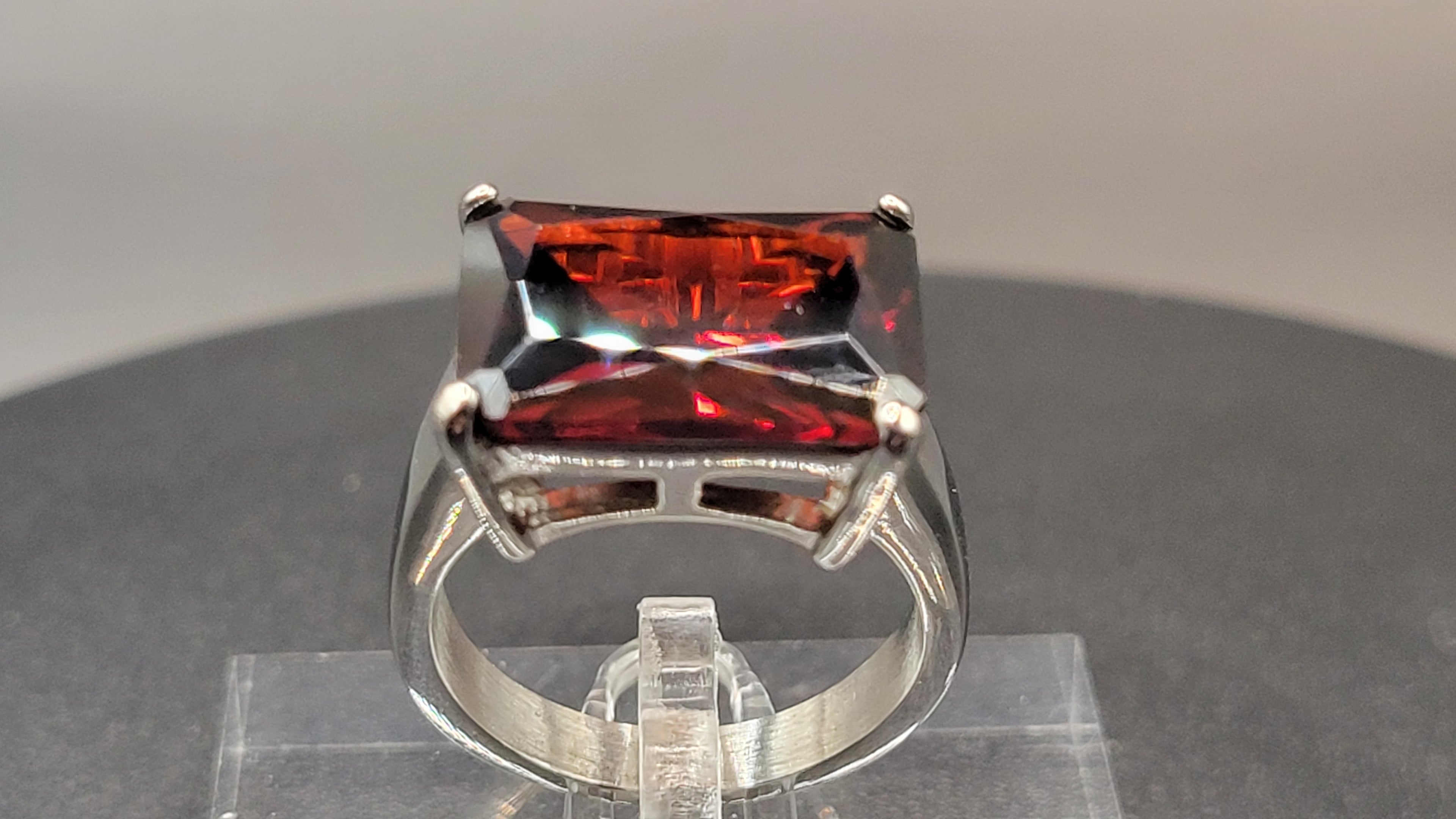 RED CRYSTAL RING  SZ 8