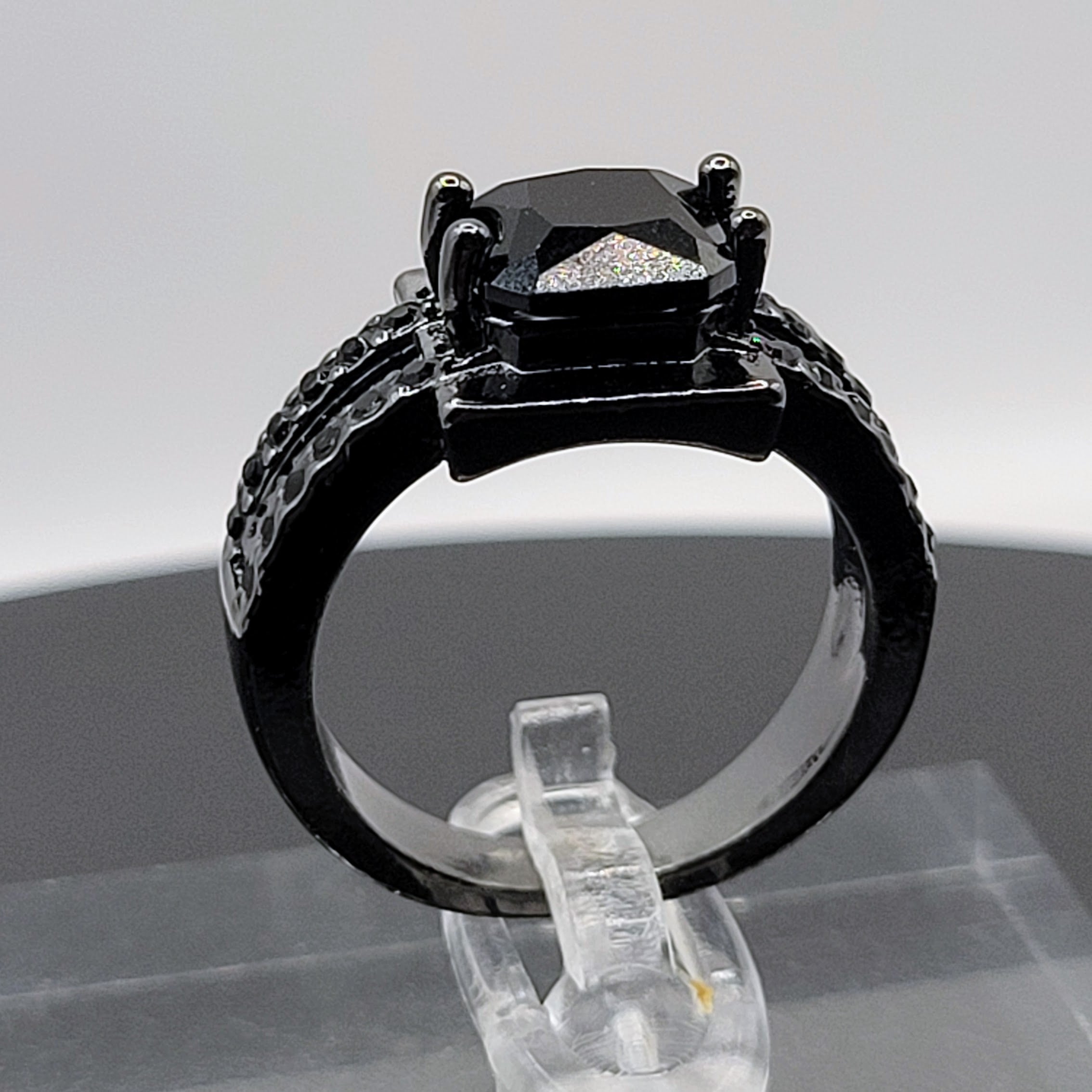 BLACK GEM RING SZ 8