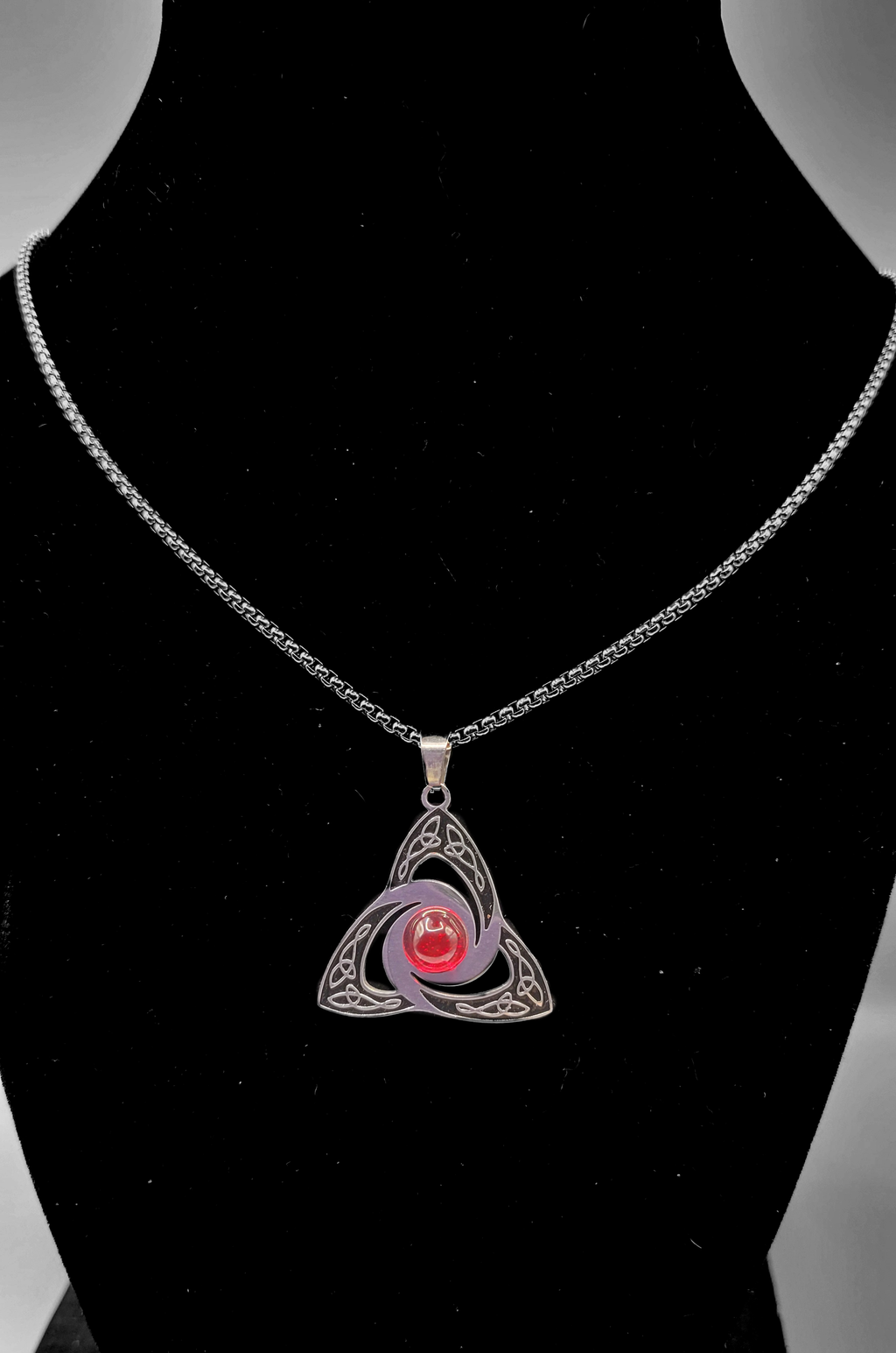 CELTIC KNOT RED PENDANT