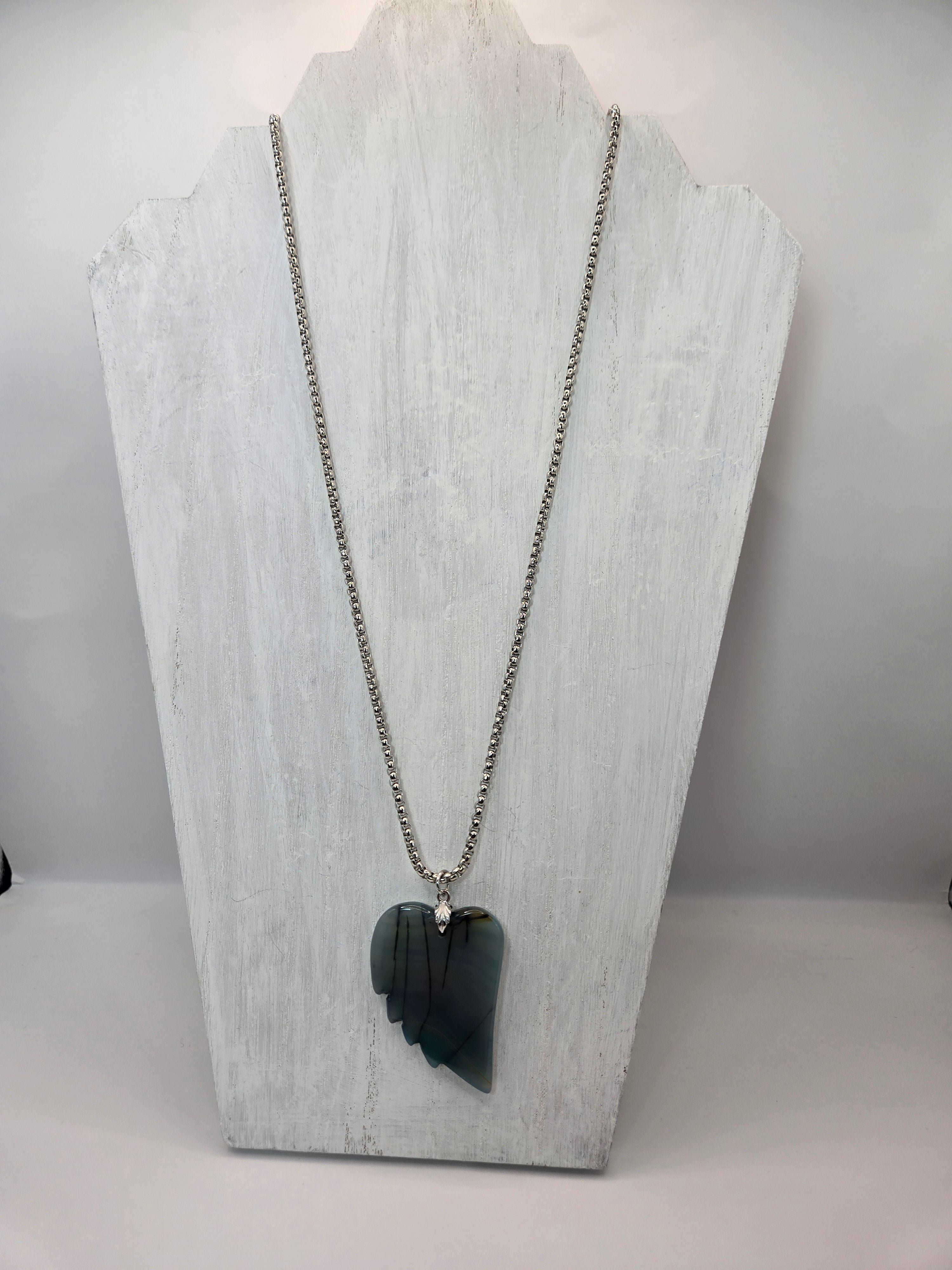 AGATE WING PENDANT
