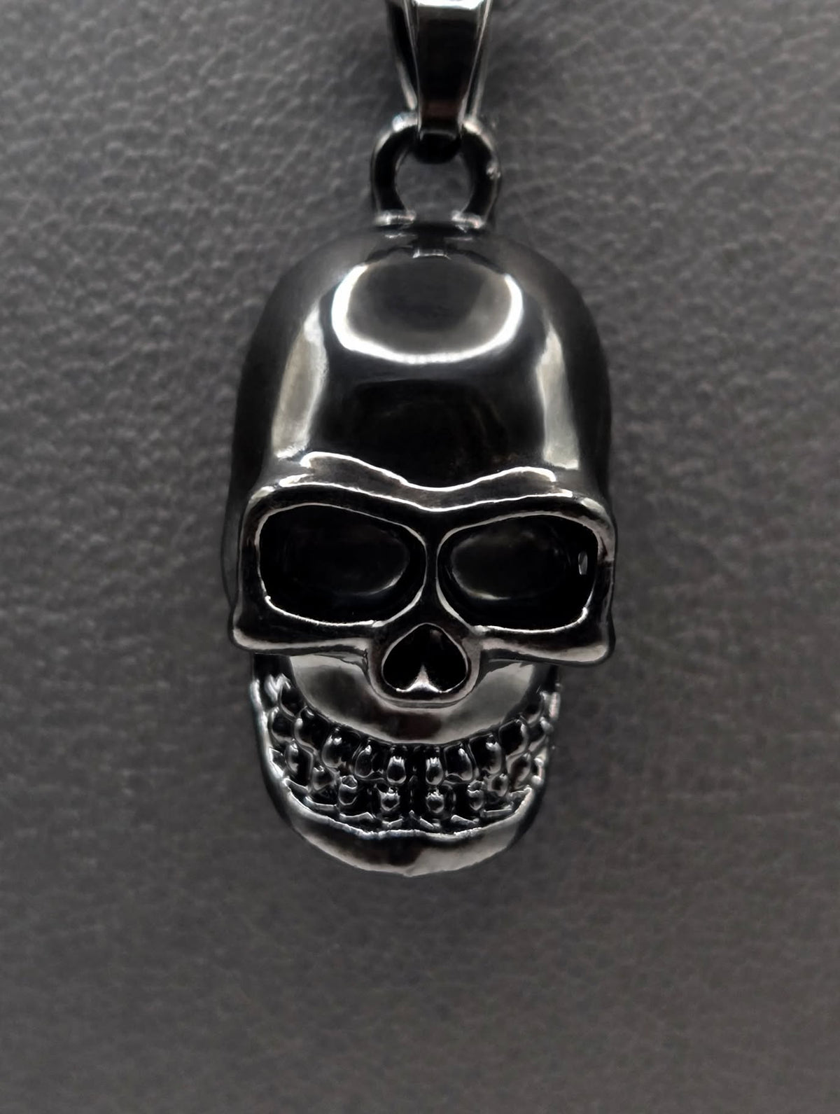 MR BONES BONE NOIR PENDANT
