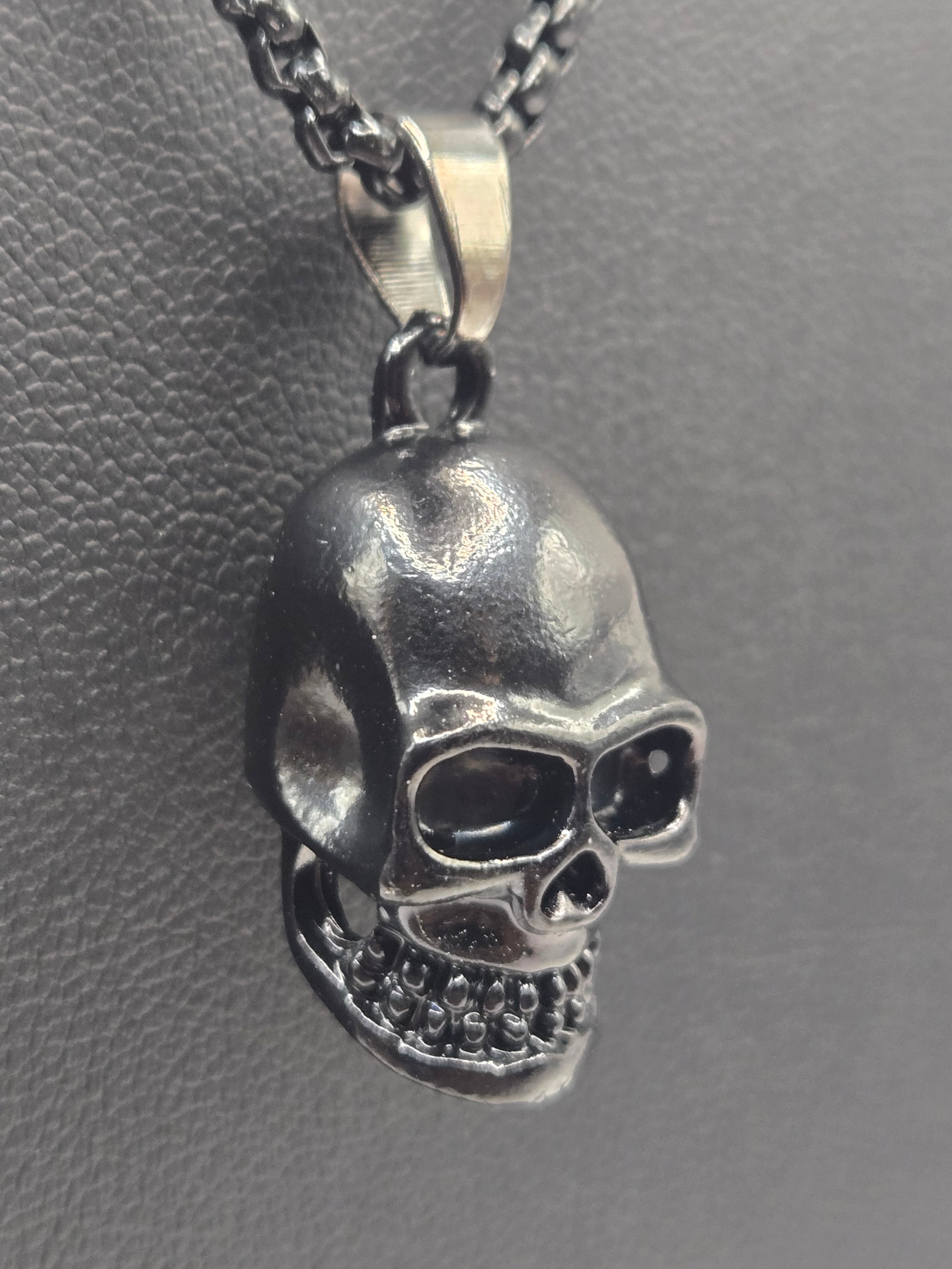 MR BONES BONE NOIR PENDANT