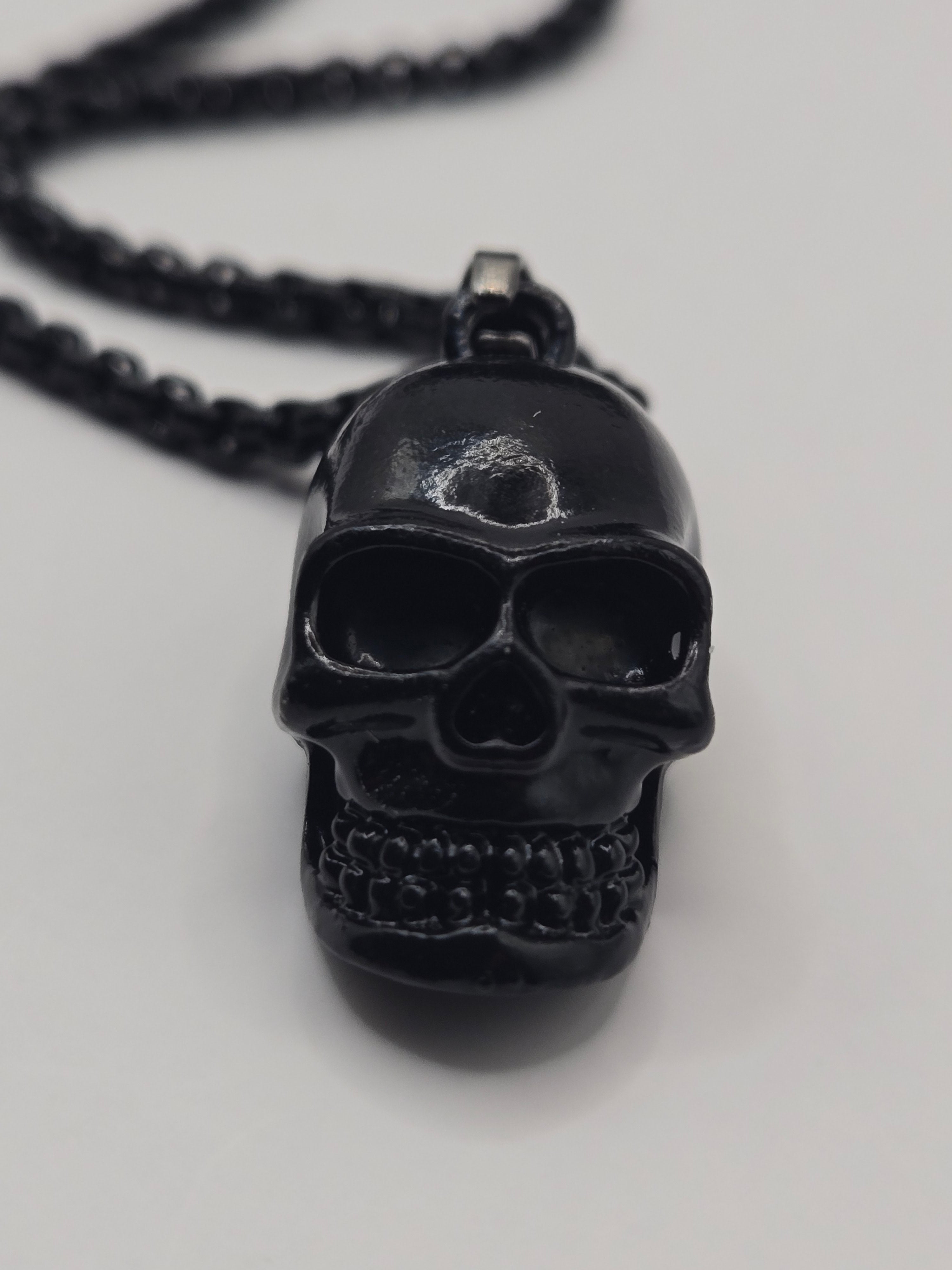 MR BONES BONE NOIR PENDANT