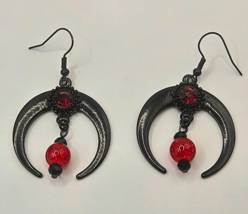 GOTHIK MOON DANGLE