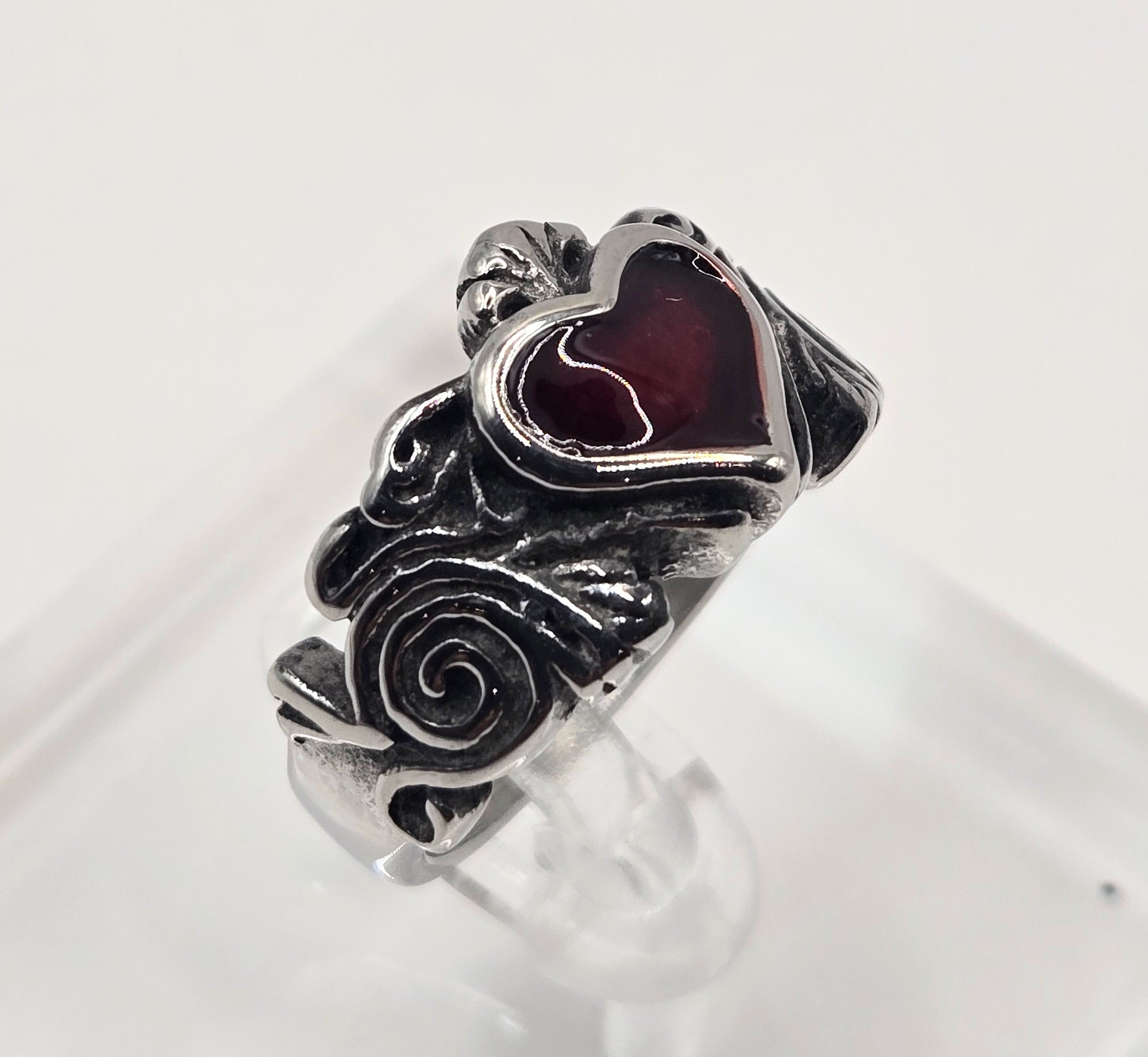 GOTHIC HEART INLAY RING