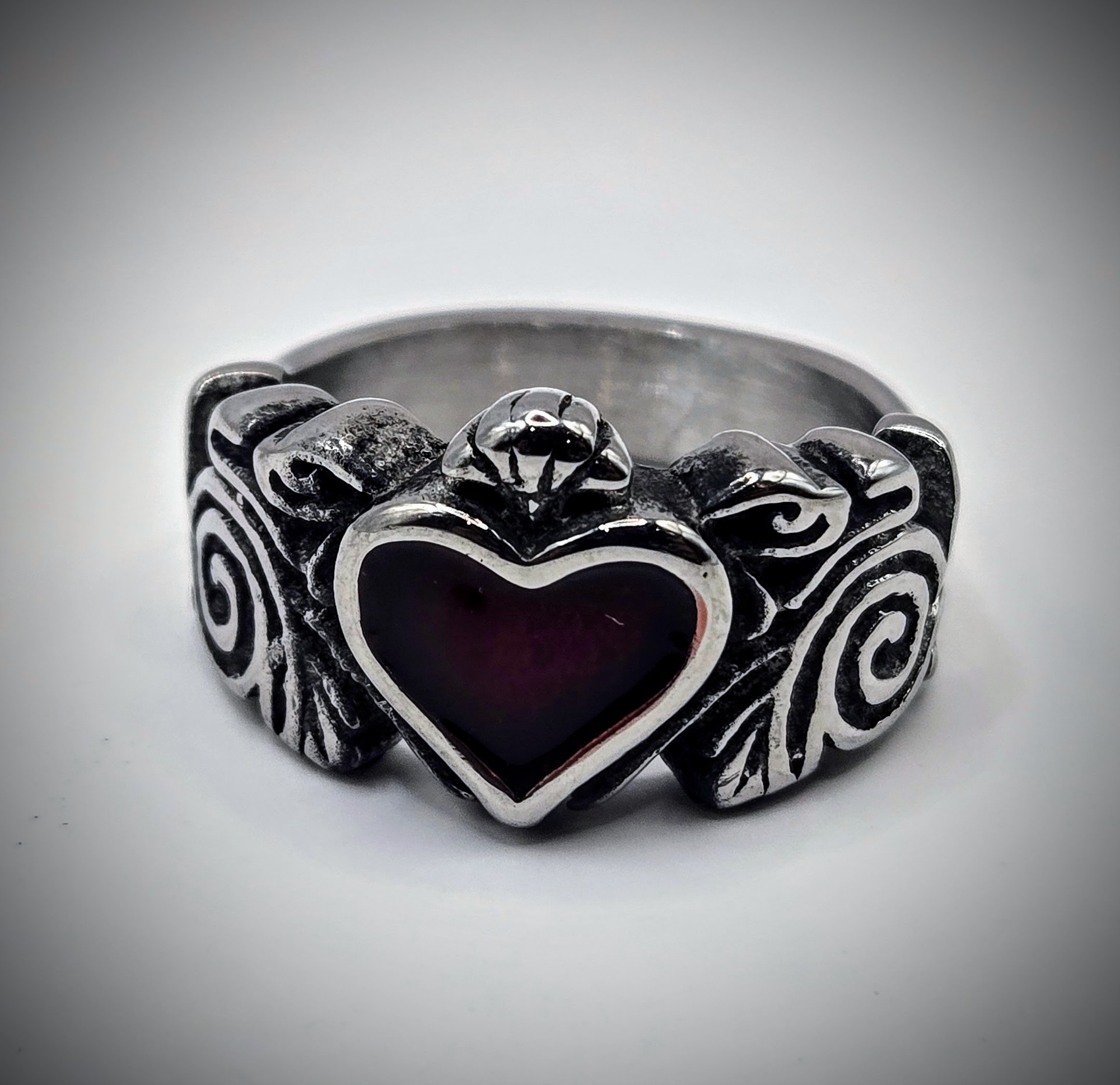 GOTHIC HEART INLAY RING