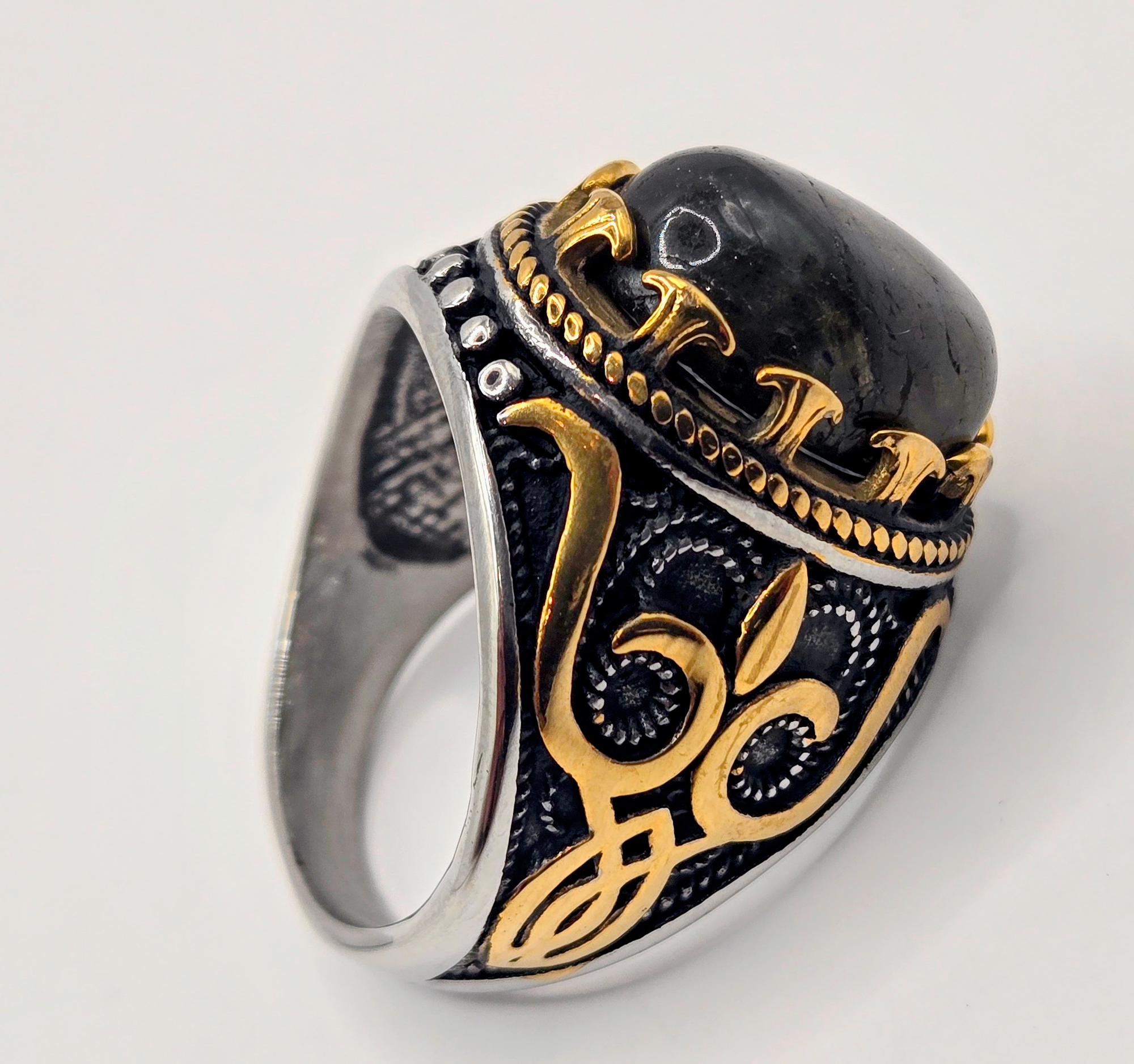 GOLDEN LABRADORITE SIGNET RING
