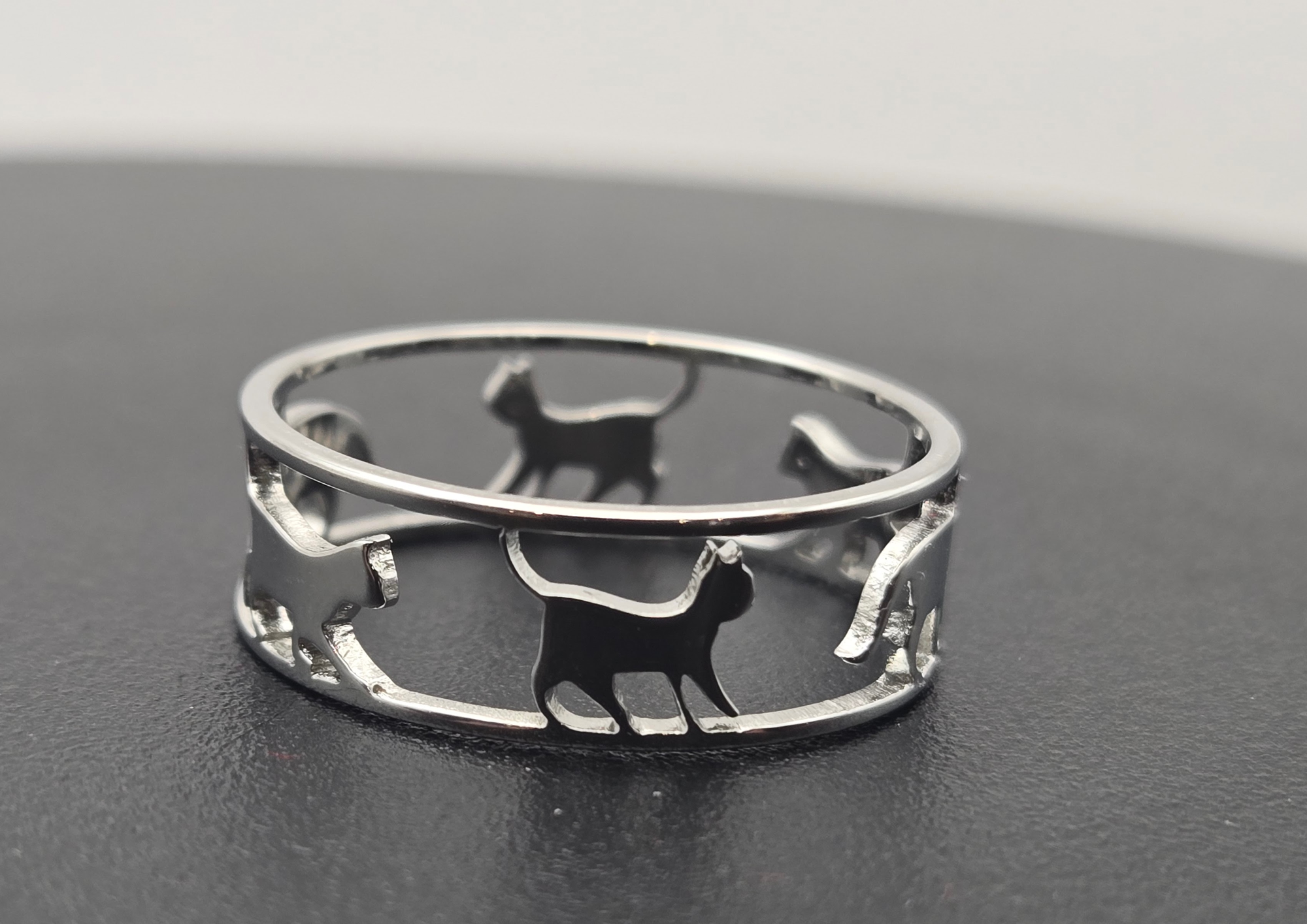 MISS KITTY CUT OUT RING SZ 10