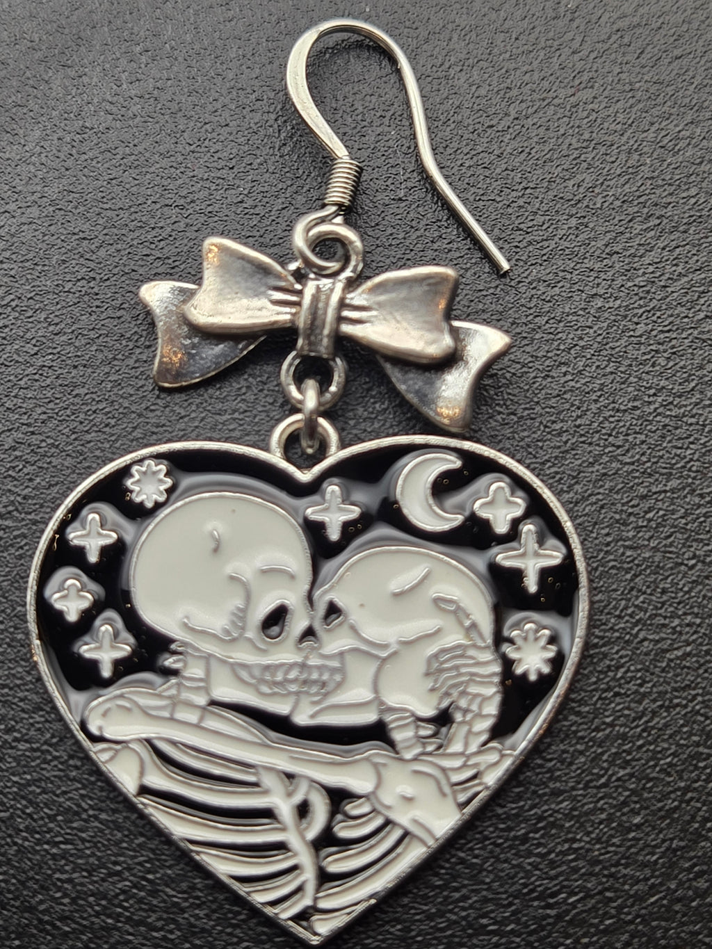 MOURING KISS