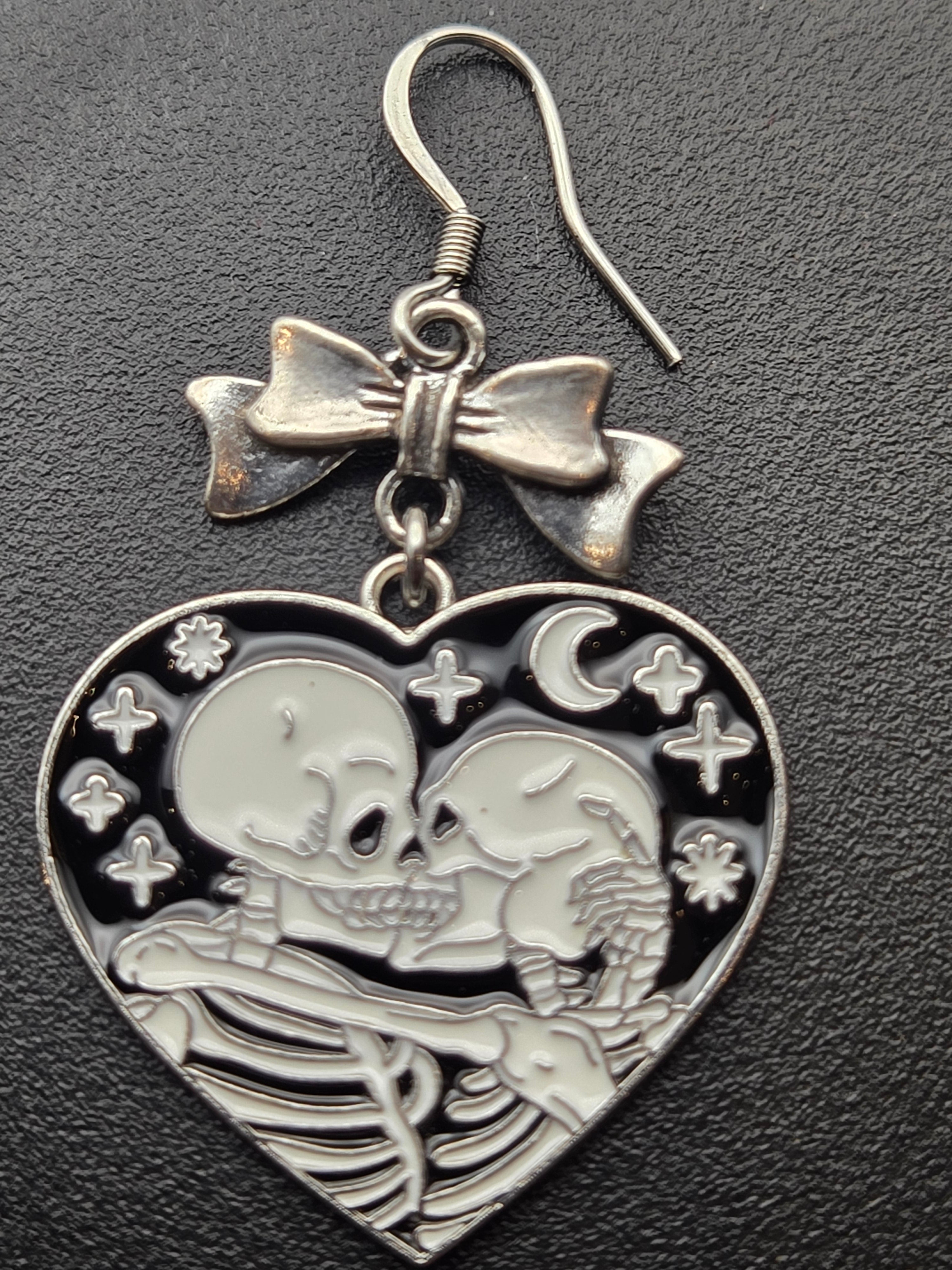 MOURING KISS