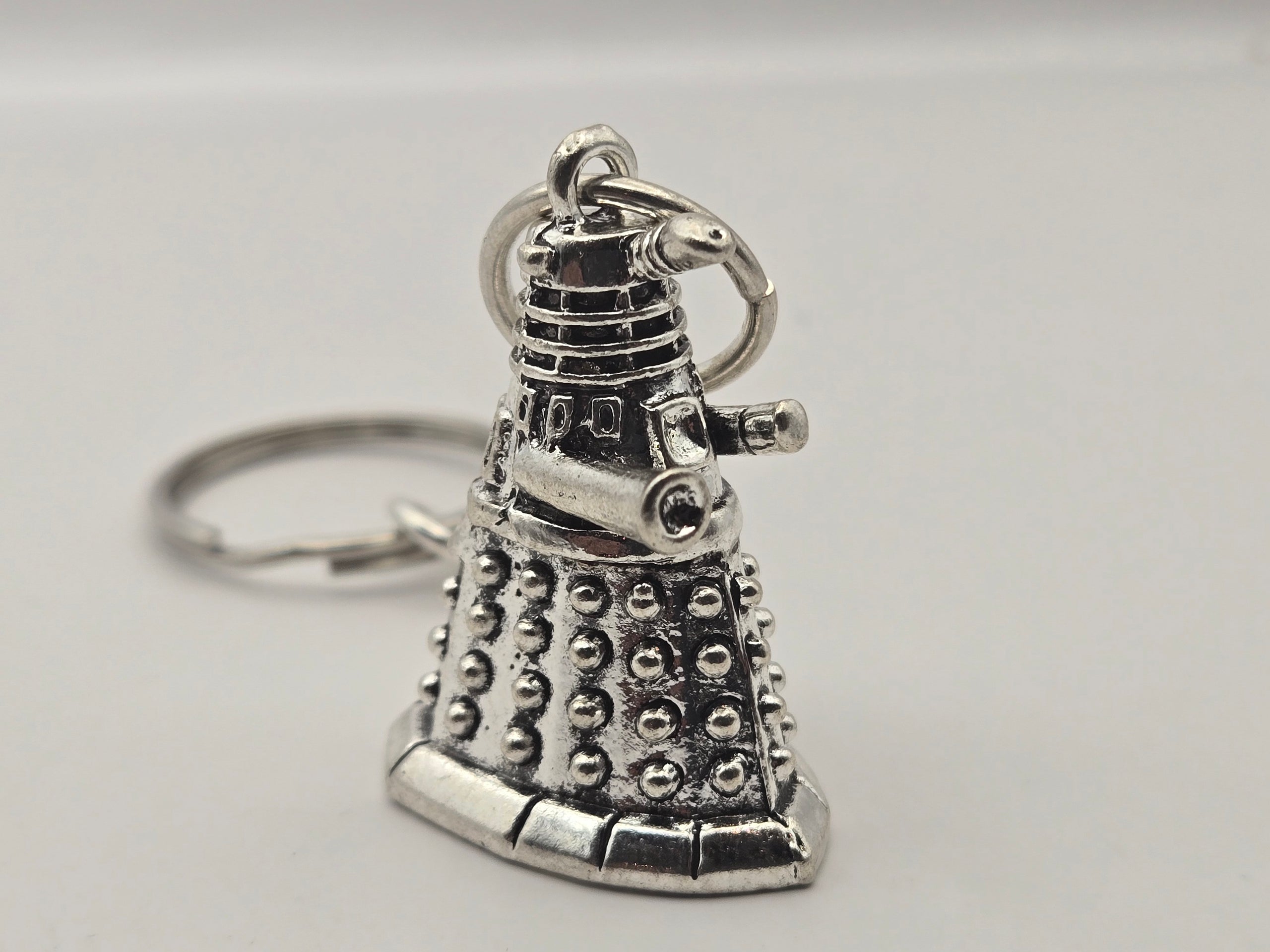 SONS OF SKARO KEYCHAIN