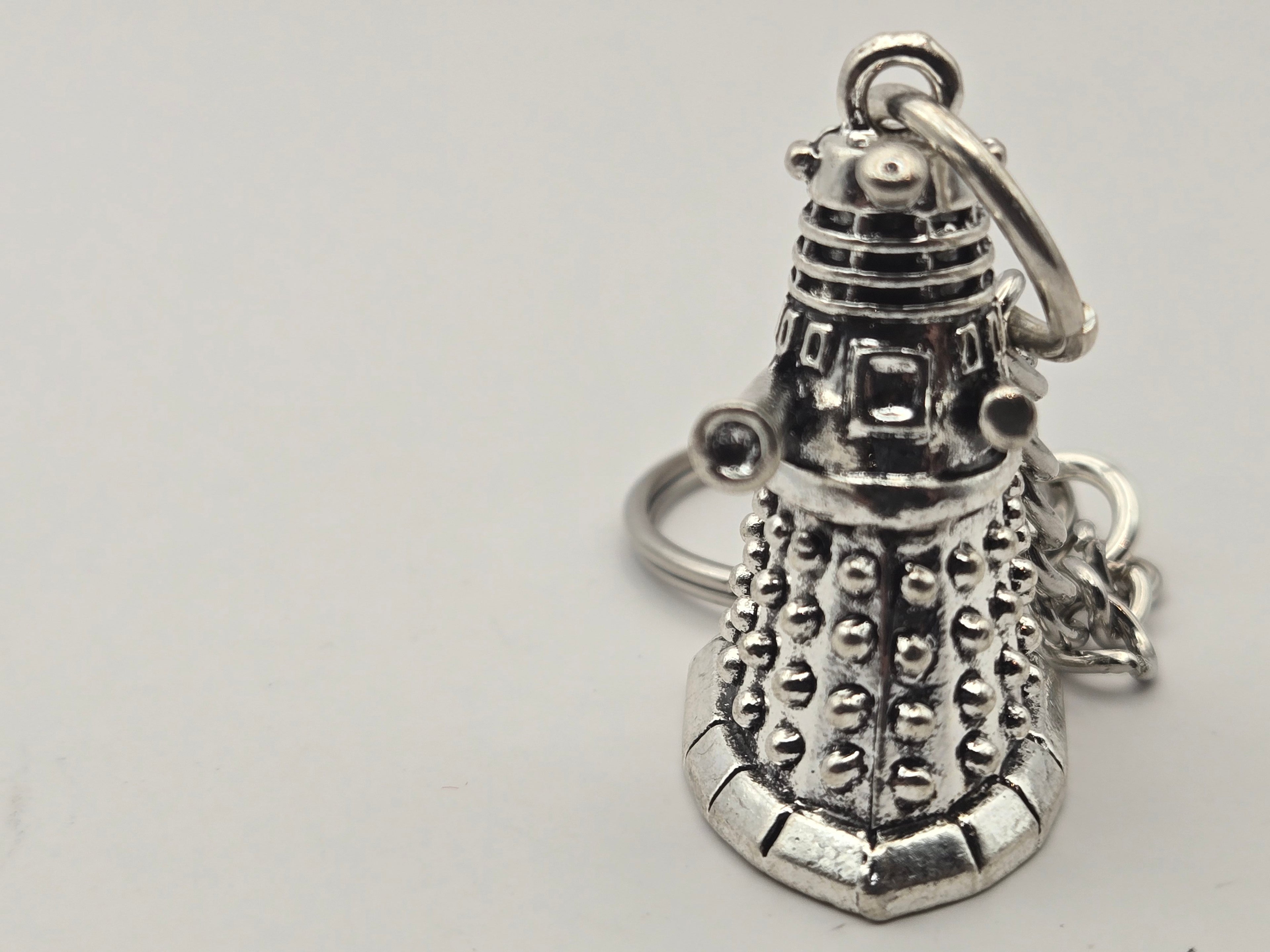 SONS OF SKARO KEYCHAIN