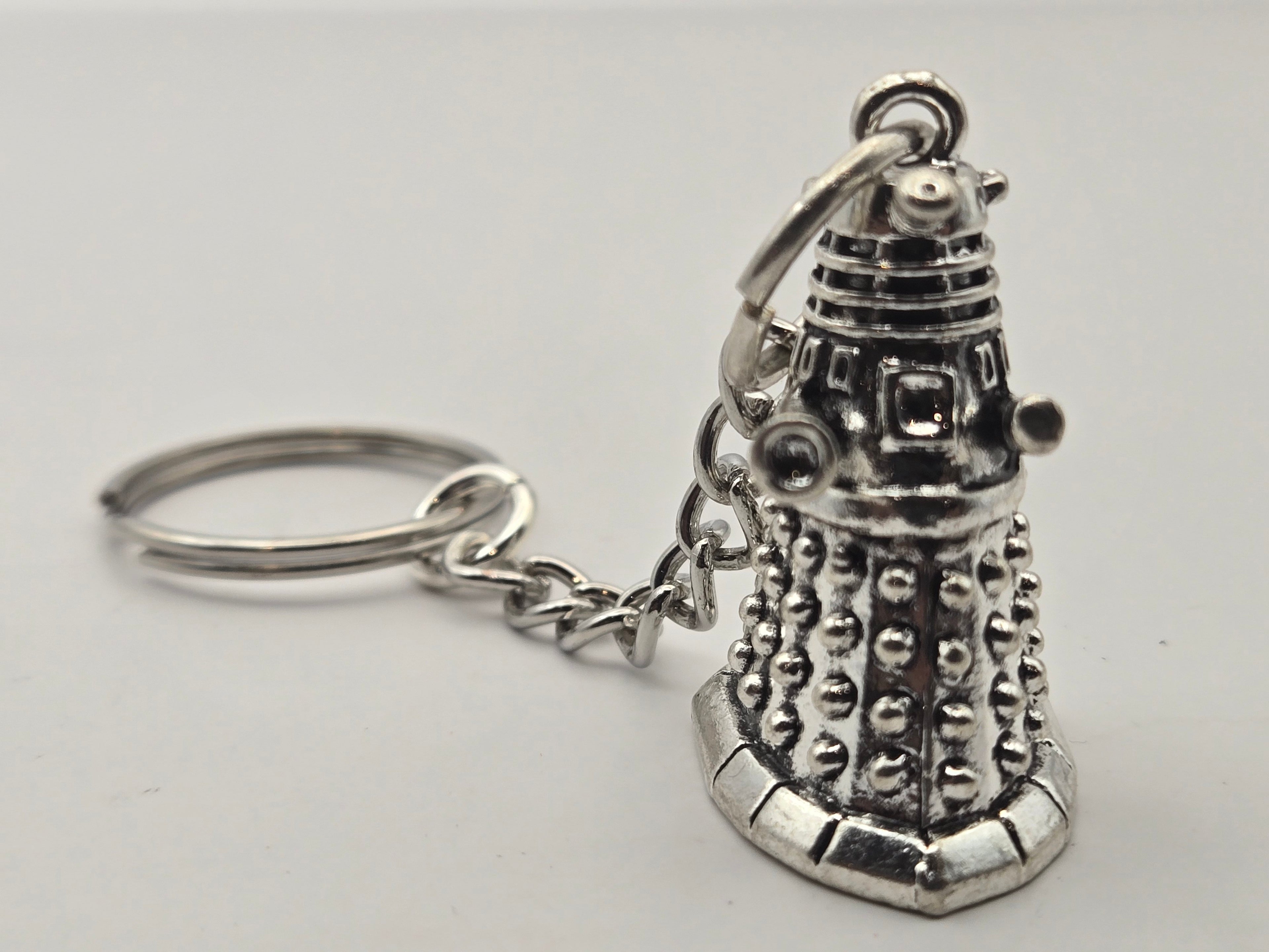 SONS OF SKARO KEYCHAIN