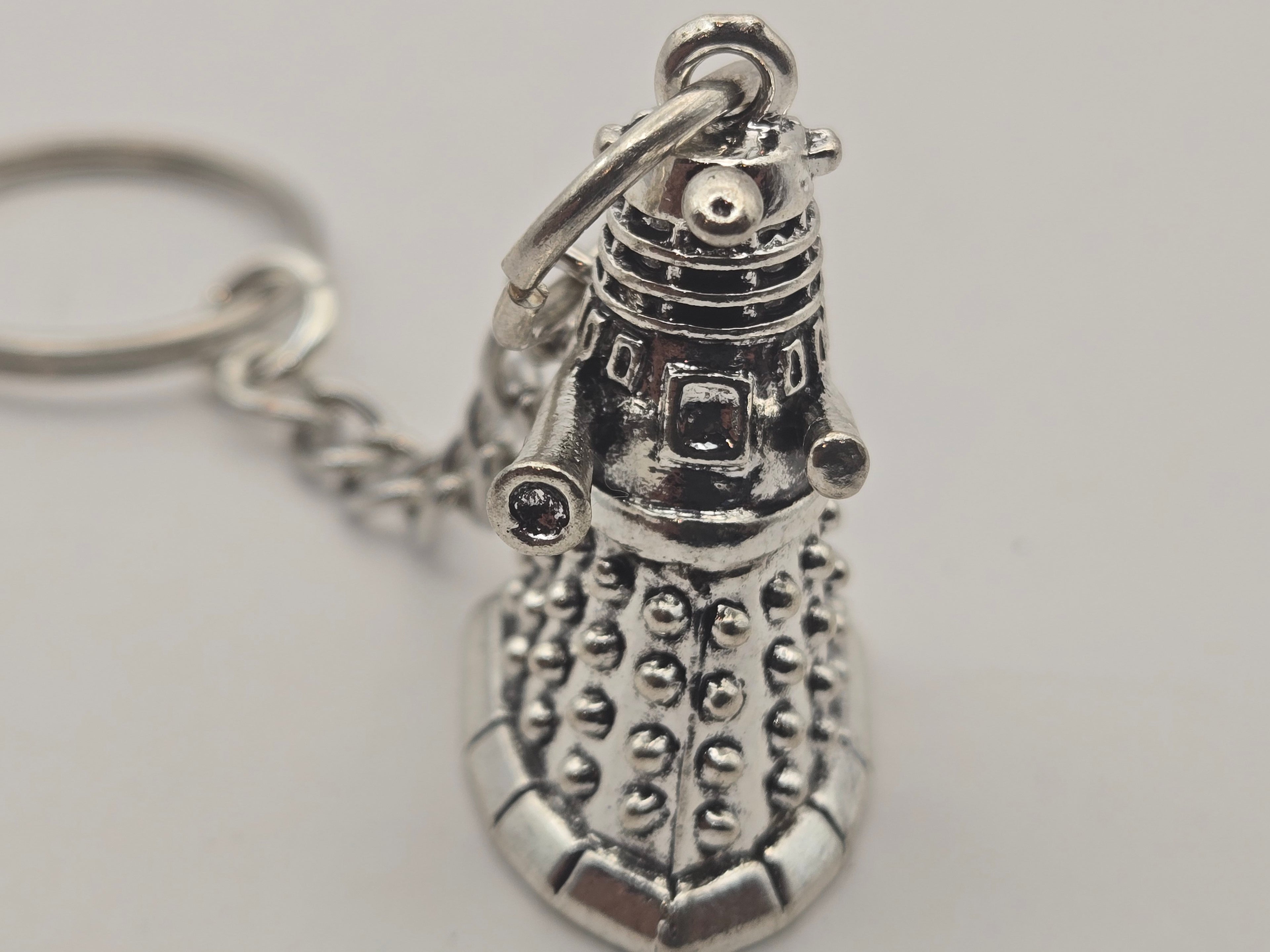 SONS OF SKARO KEYCHAIN