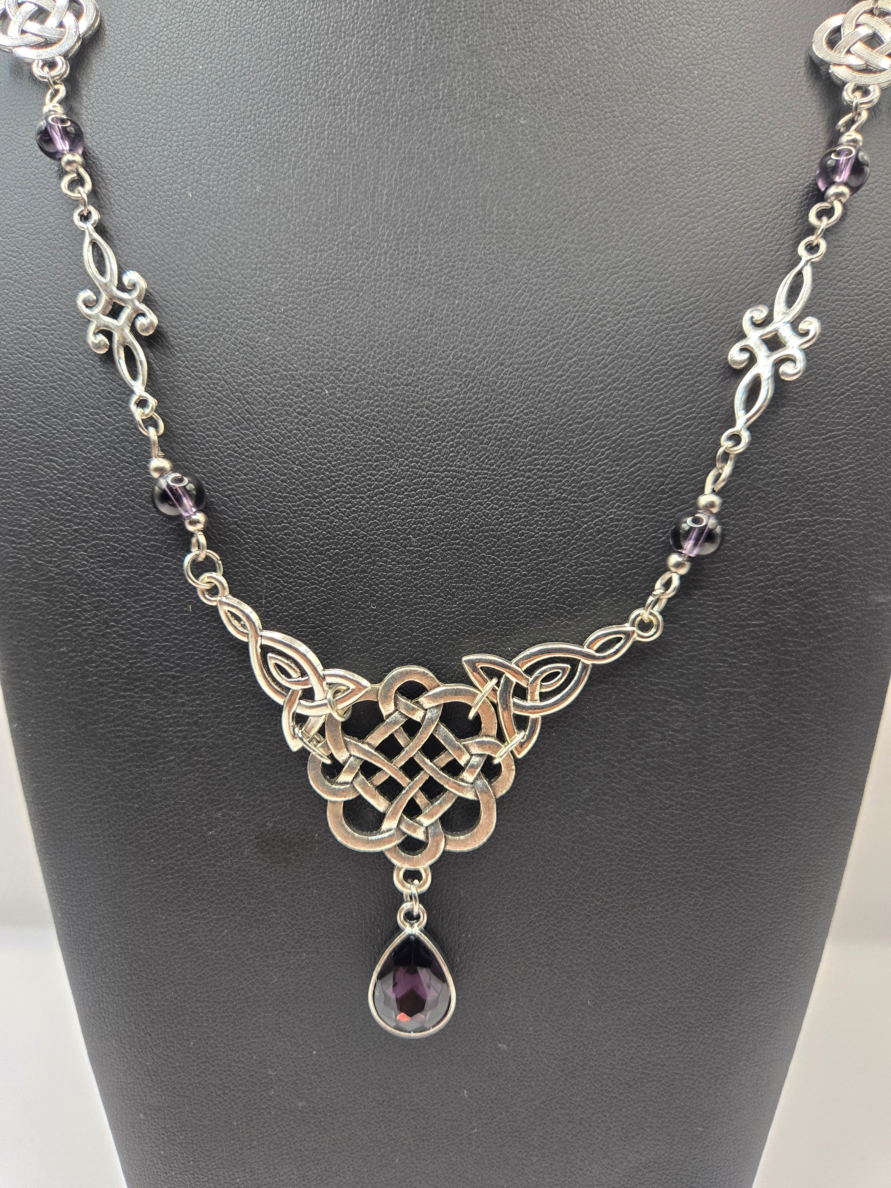 CELTIC KNOT NECKLACE
