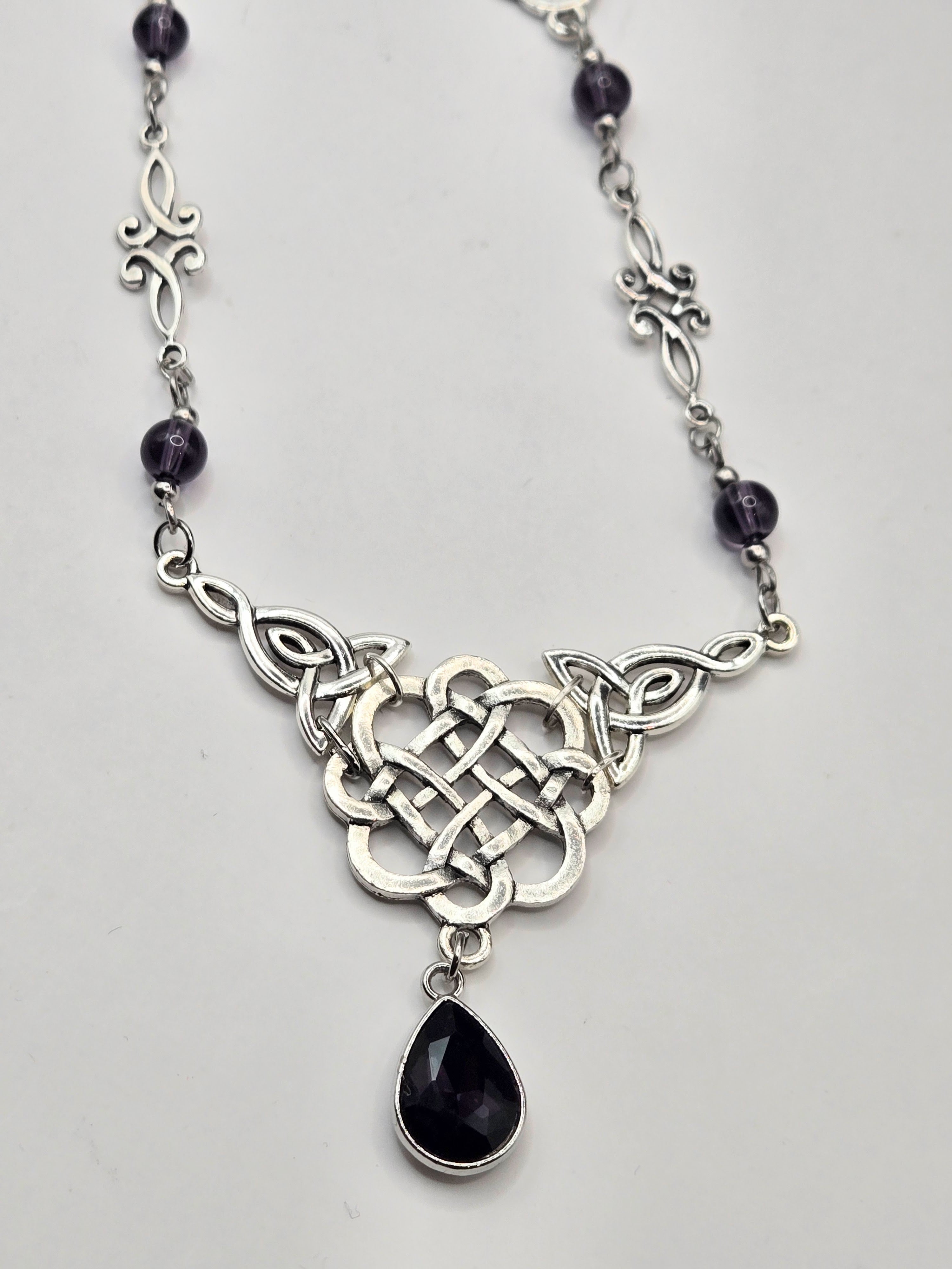 CELTIC KNOT NECKLACE