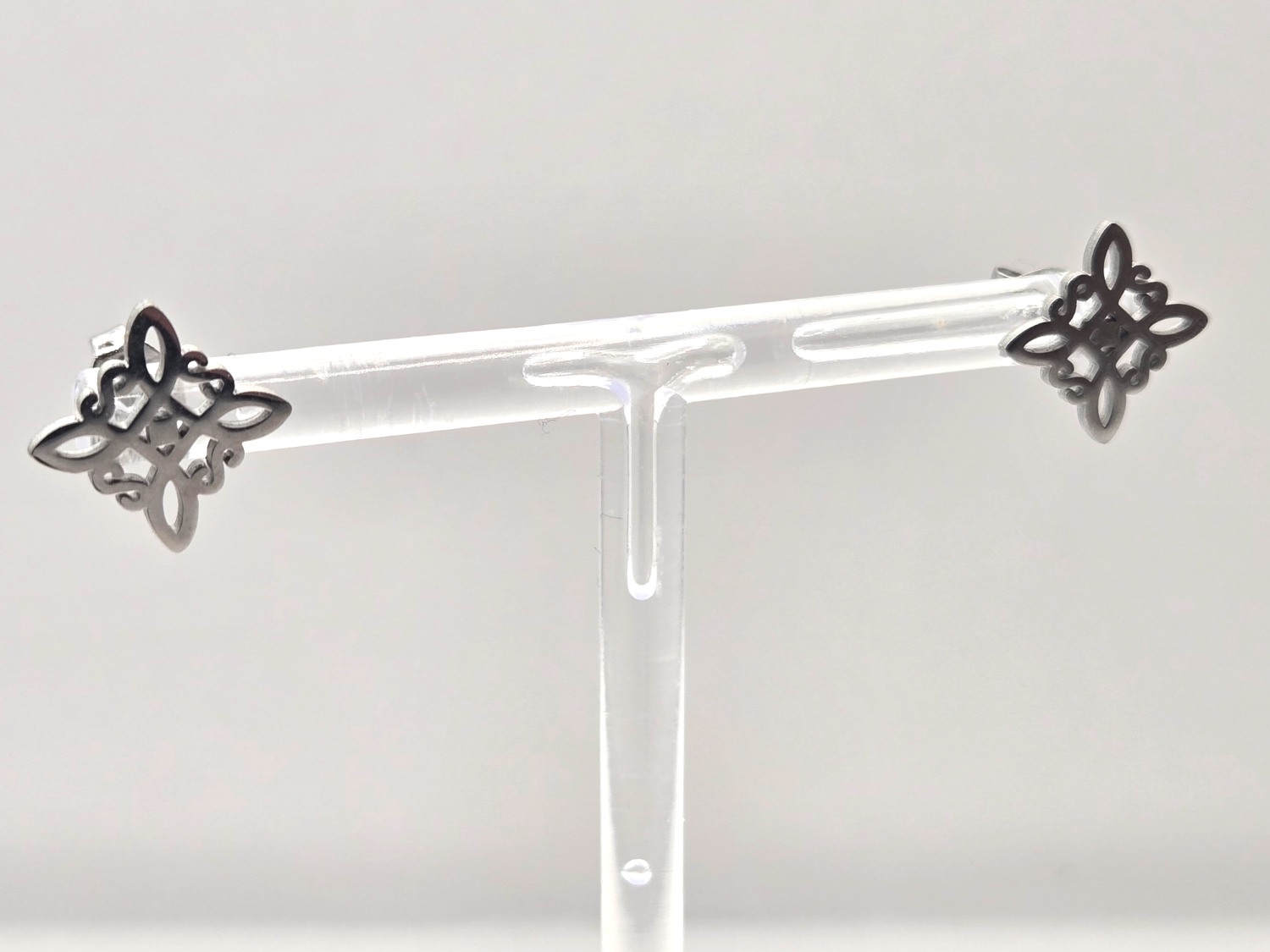 WITCH KNOT STUD EARRINGS