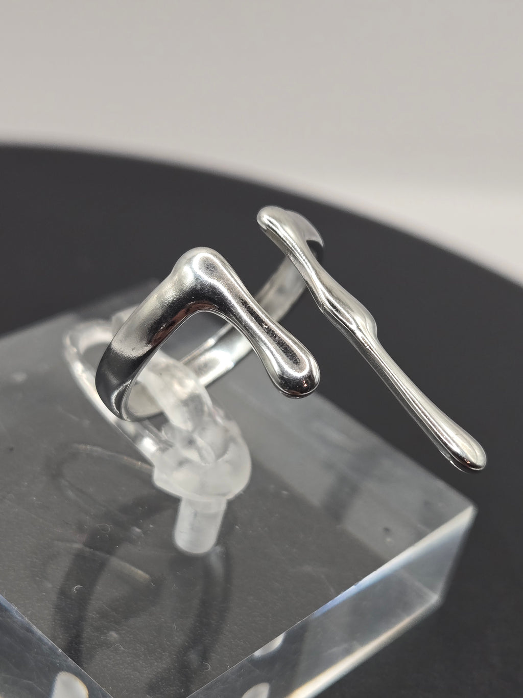 DROPLETS RING BAND