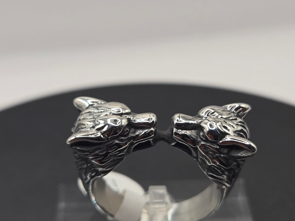 DOUBLE WOLF HEAD RING
