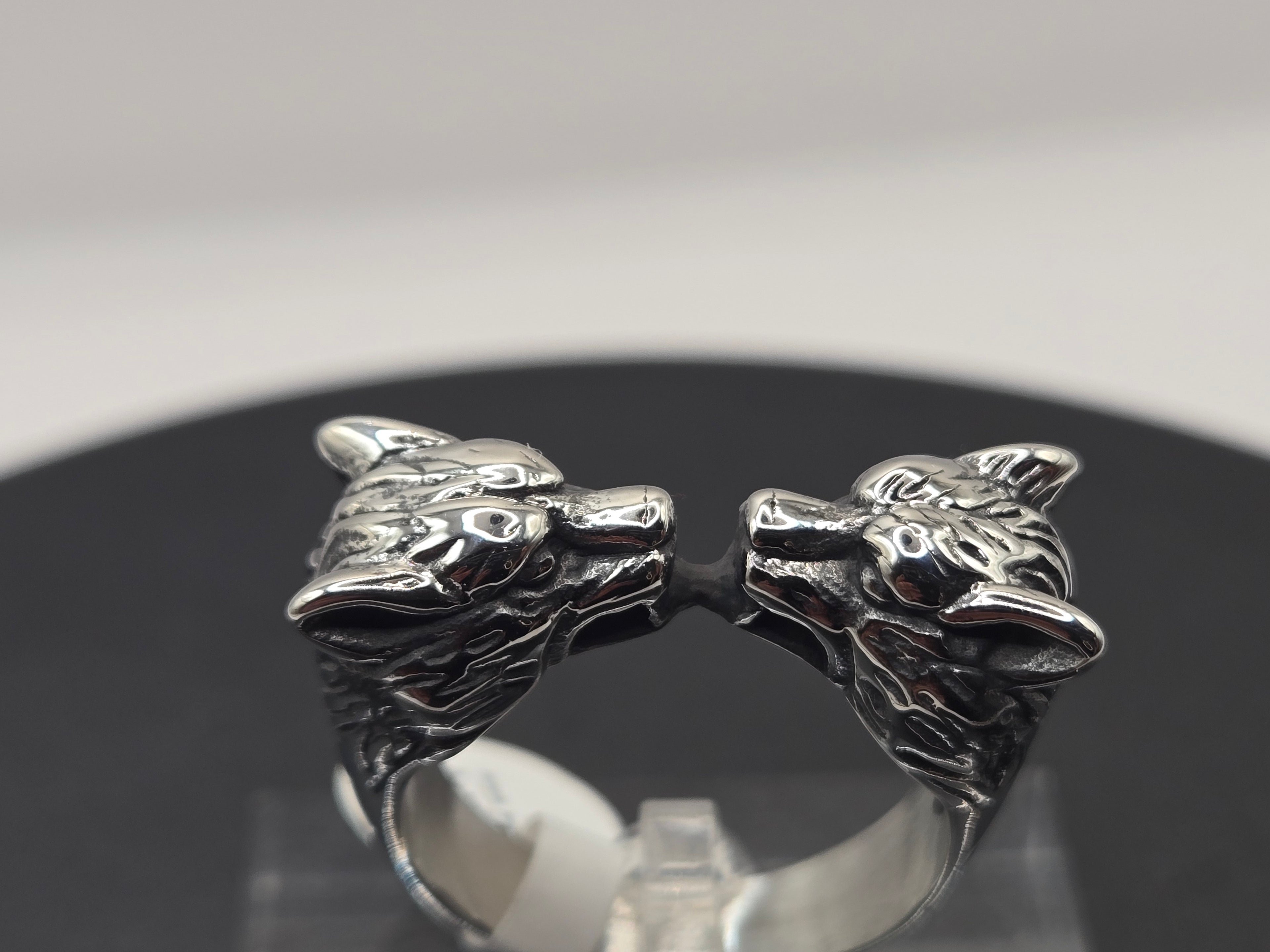 DOUBLE WOLF HEAD RING