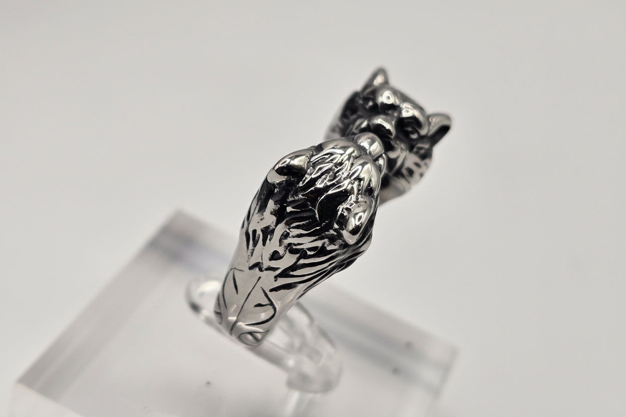 DOUBLE WOLF HEAD RING