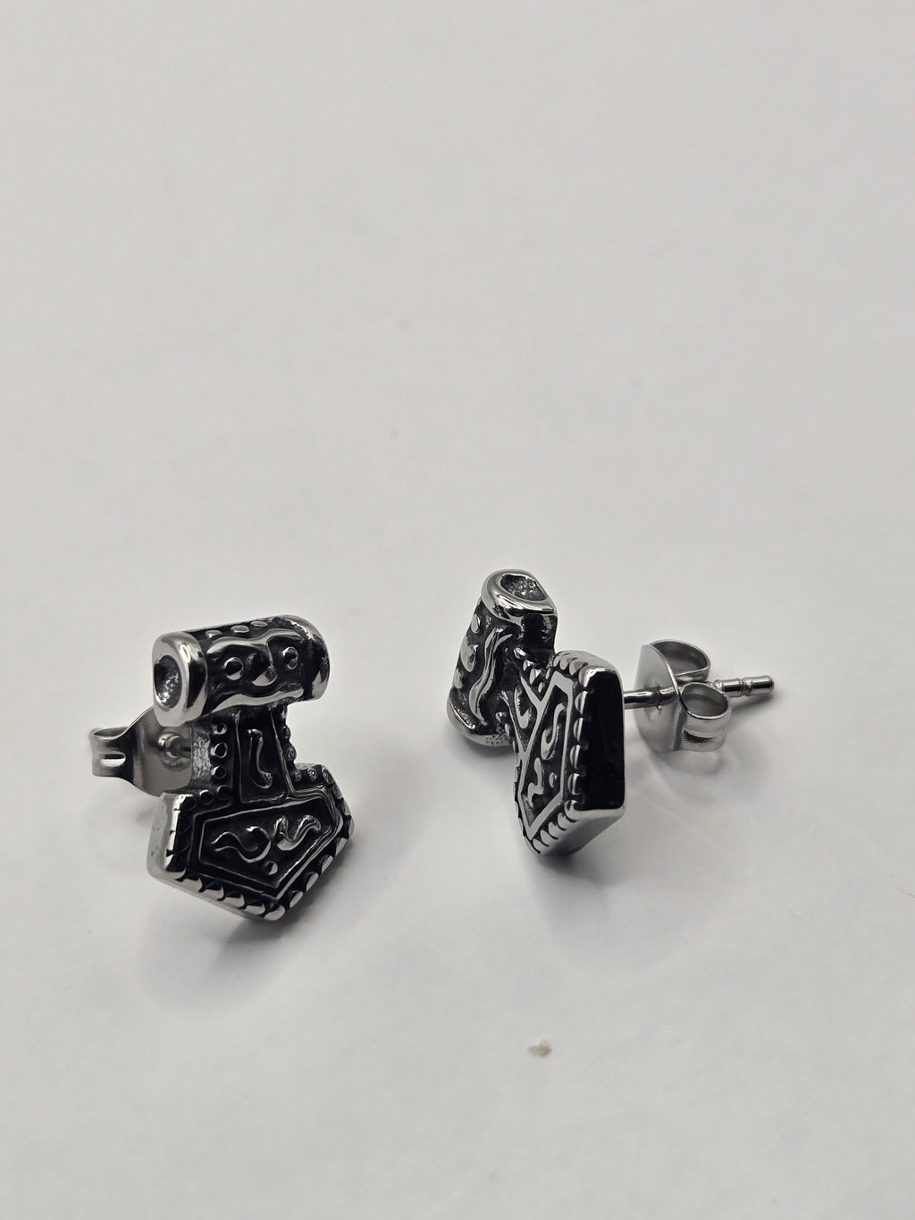 MJLONIR STUD EARRINGS