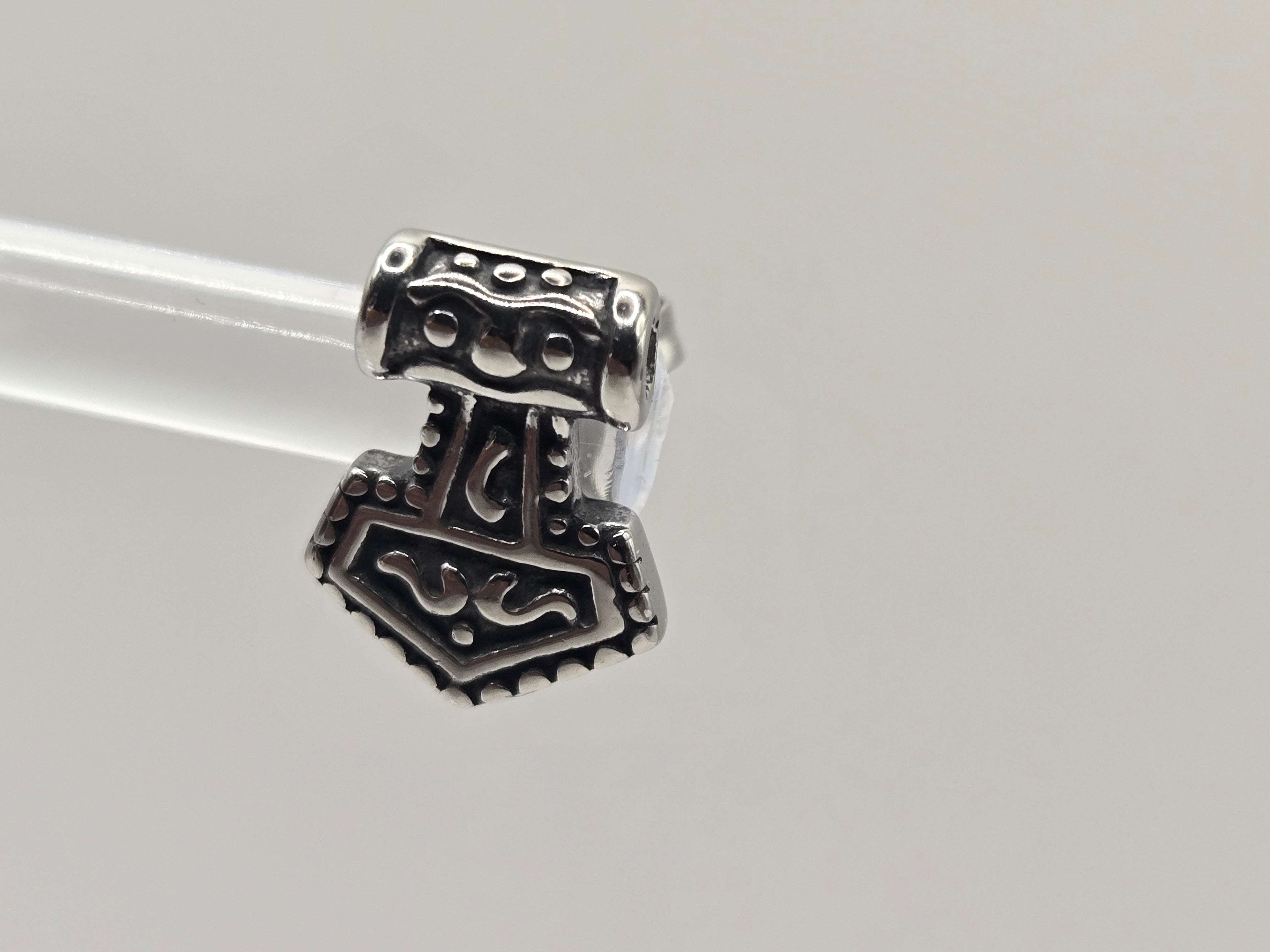 MJLONIR STUD EARRINGS
