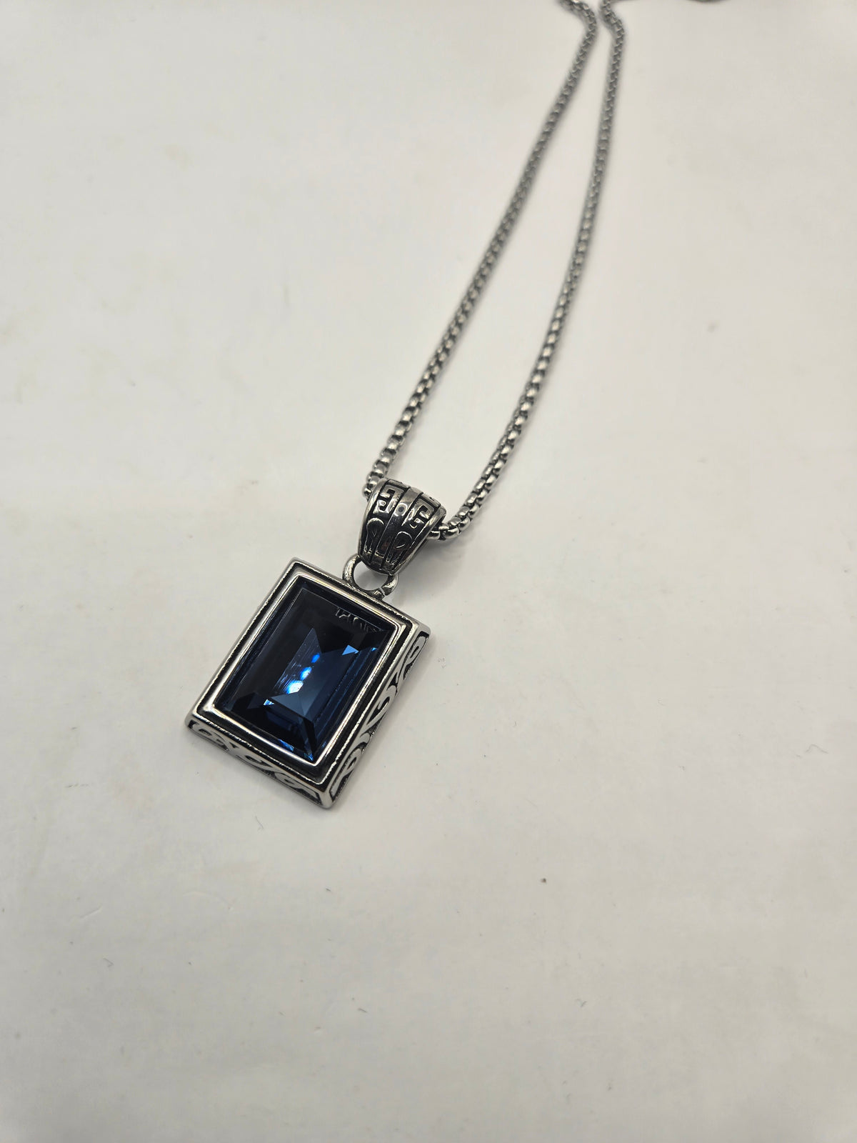 LONDON BLUE GEM PENDANT