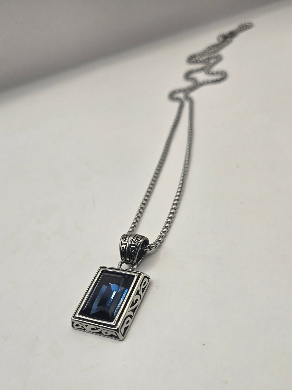 LONDON BLUE GEM PENDANT