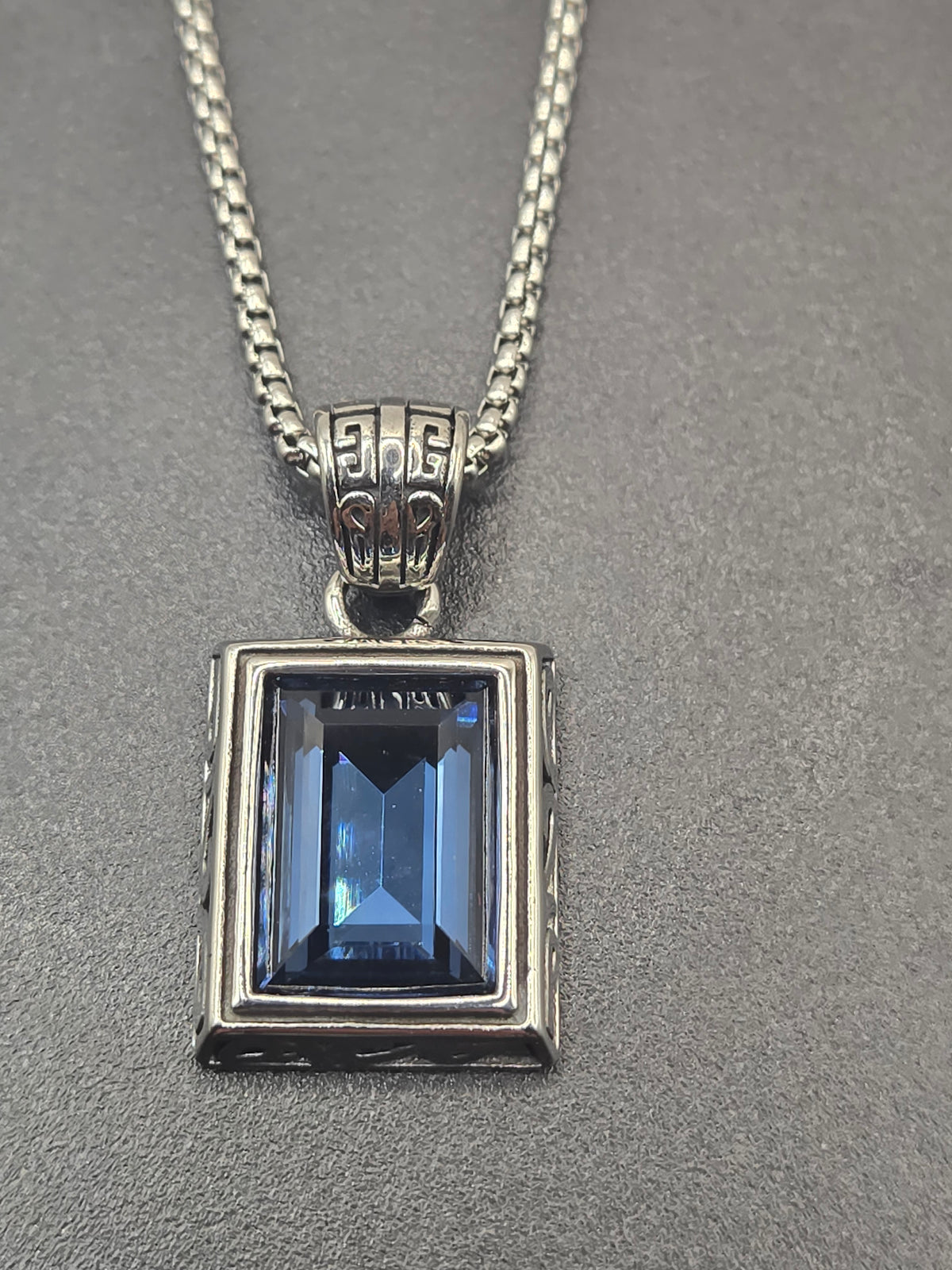 LONDON BLUE GEM PENDANT