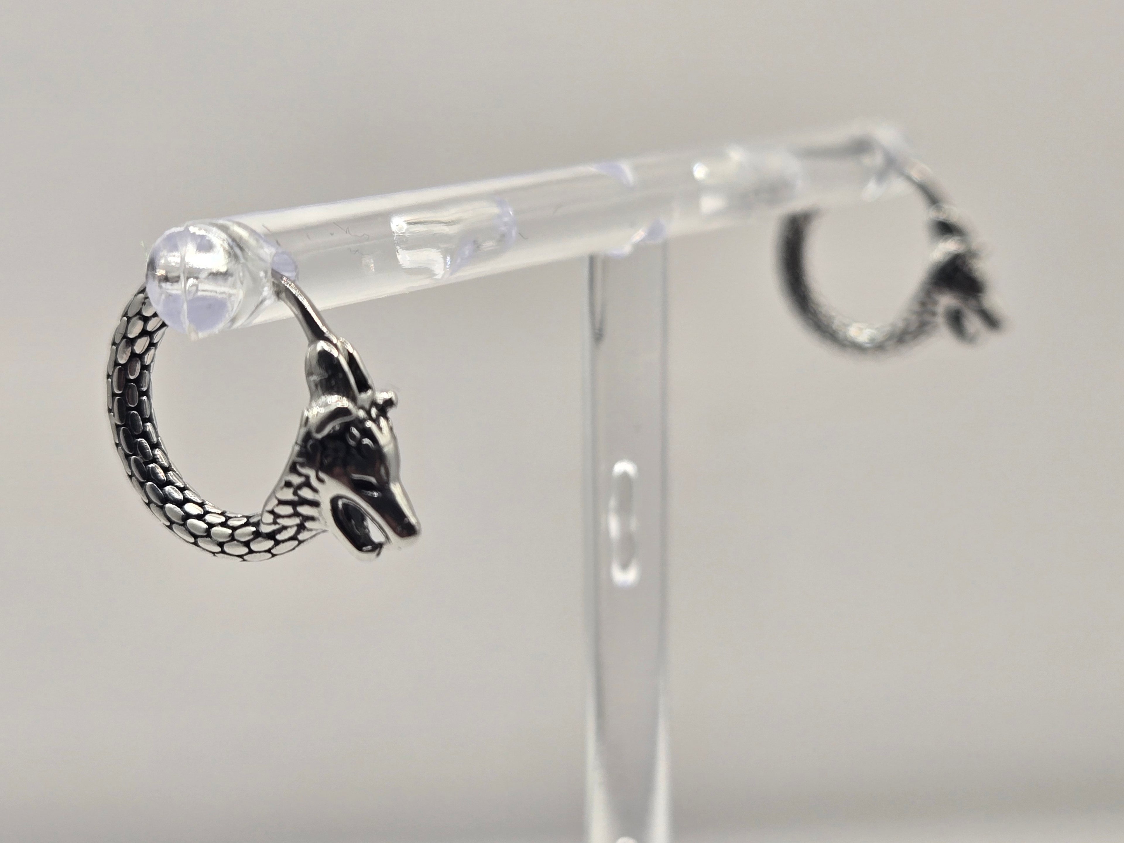 WOLF HOOP EARRINS