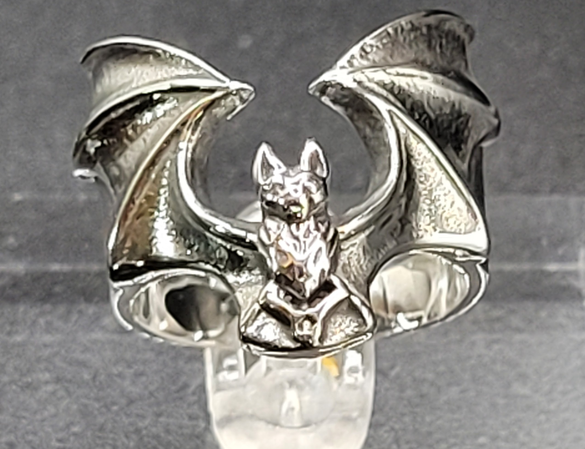 MR. BAT VAMP RING