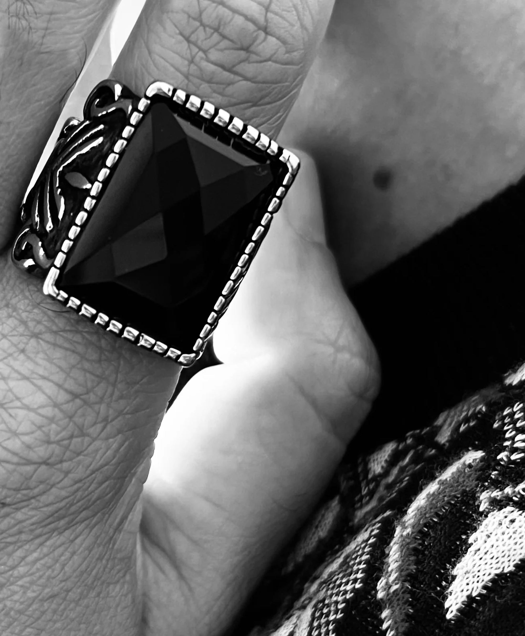 GOTHIC OBSIDIAN RING