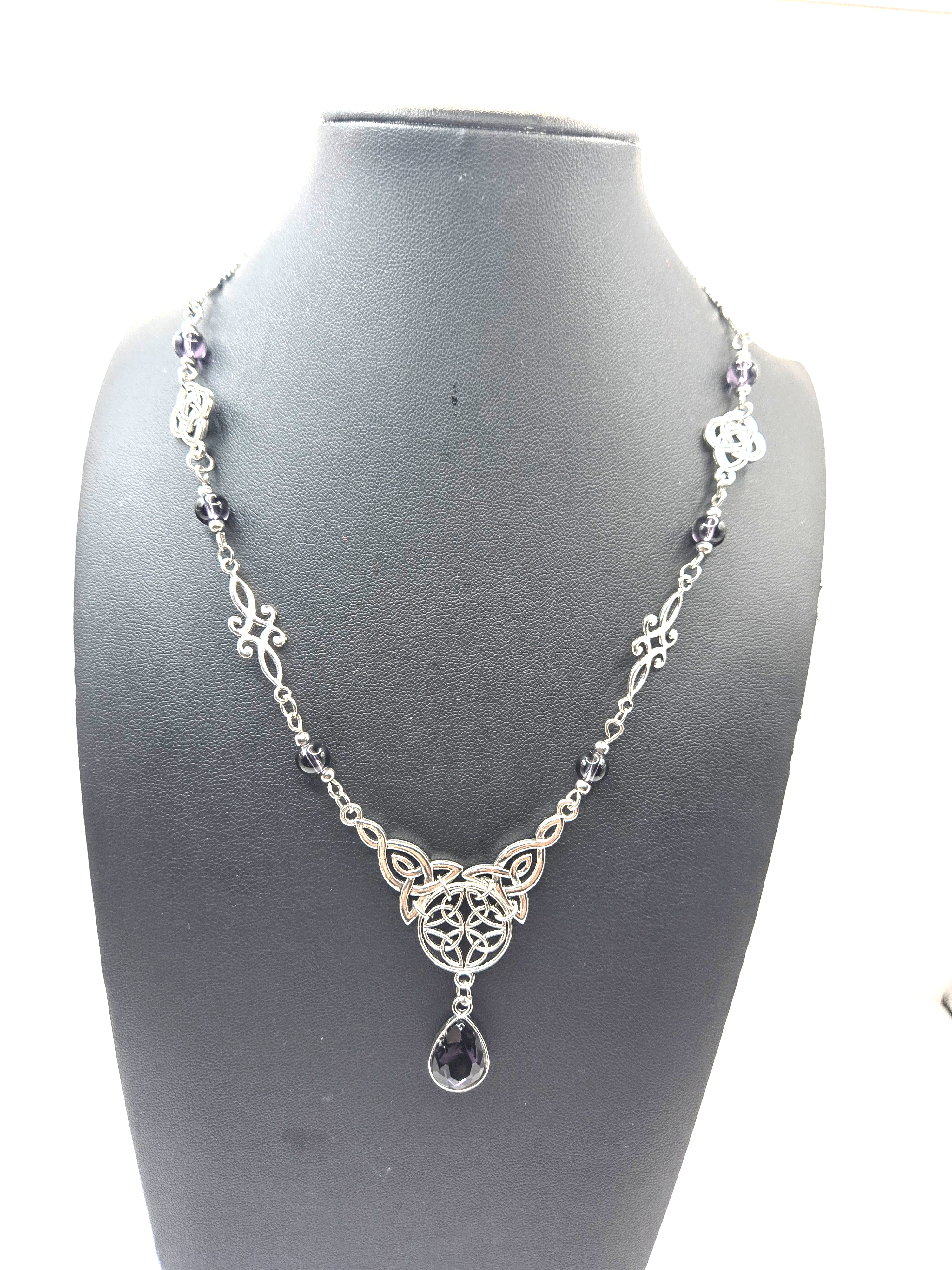 CELTIC KNOT NECKLACE
