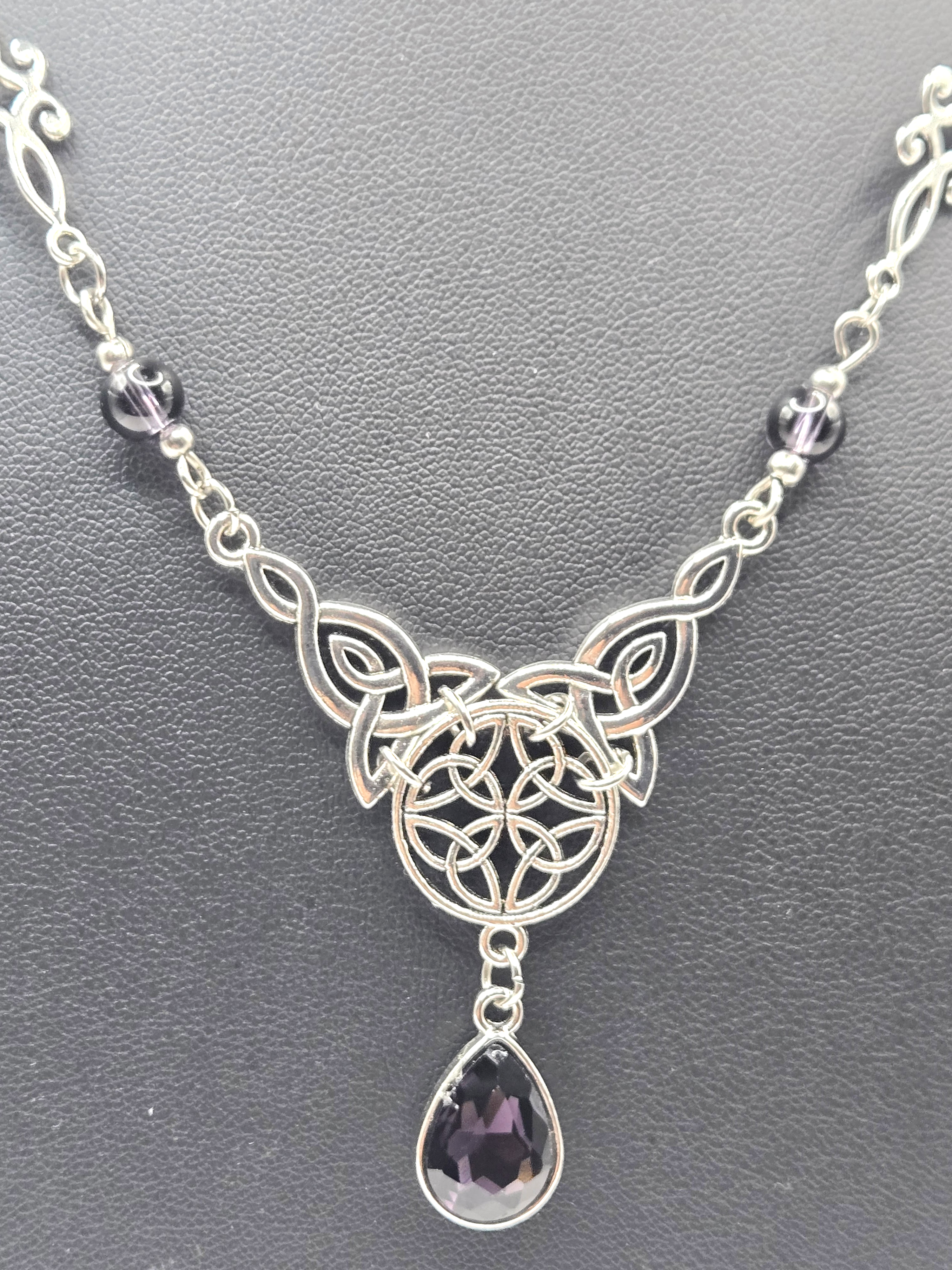 CELTIC KNOT NECKLACE