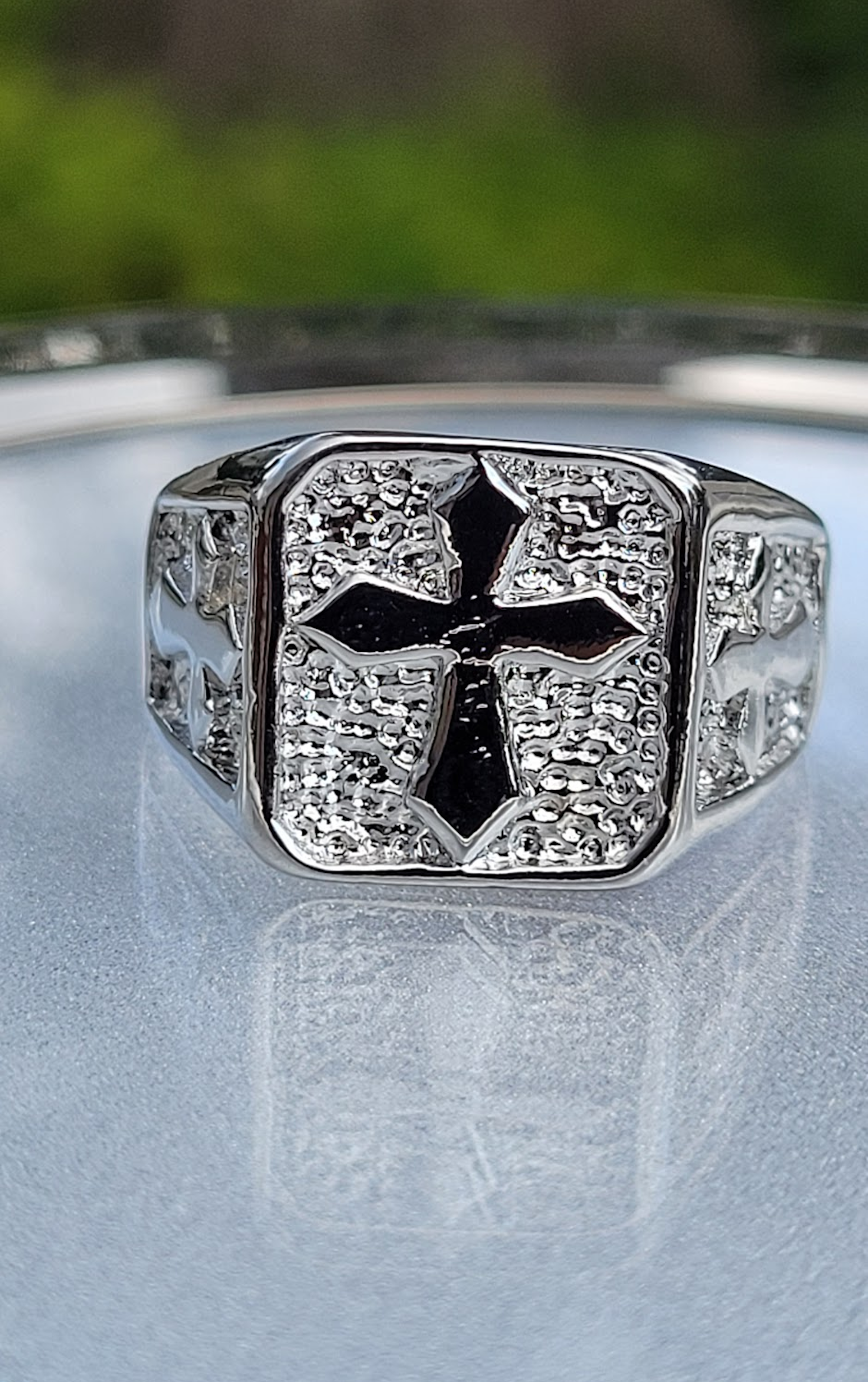 CROSS & SHEILD SIGNET RING