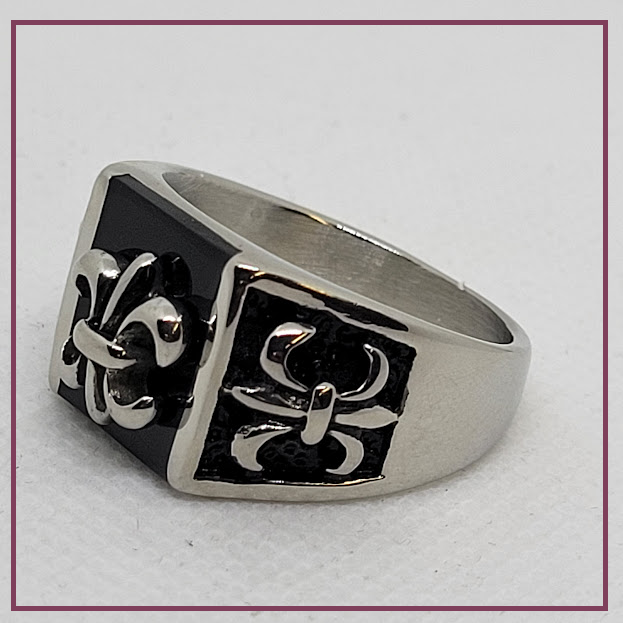FLEUR DI LIS  SIGNET RING SIZE 16