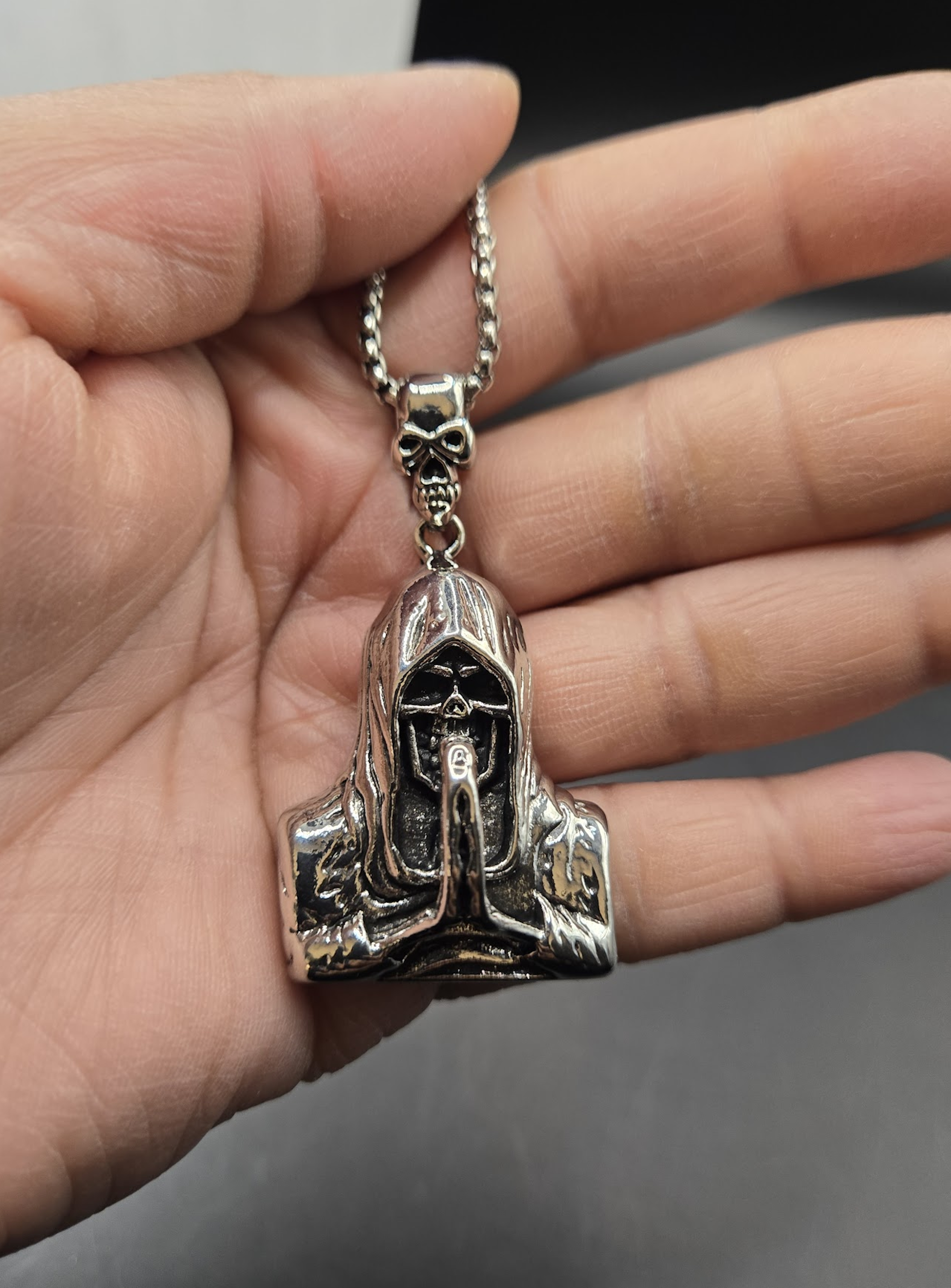 GRIMMY R. PRAYS PENDANT