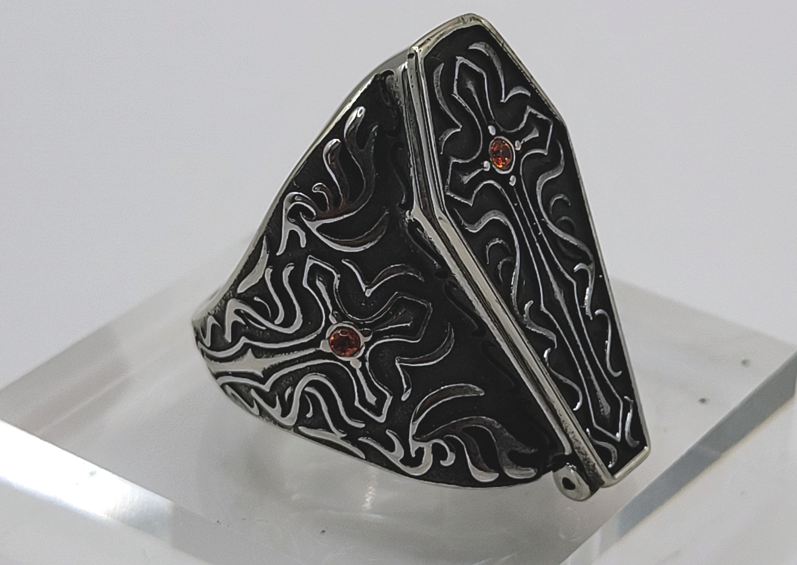 COFFIN PILLBOX RING