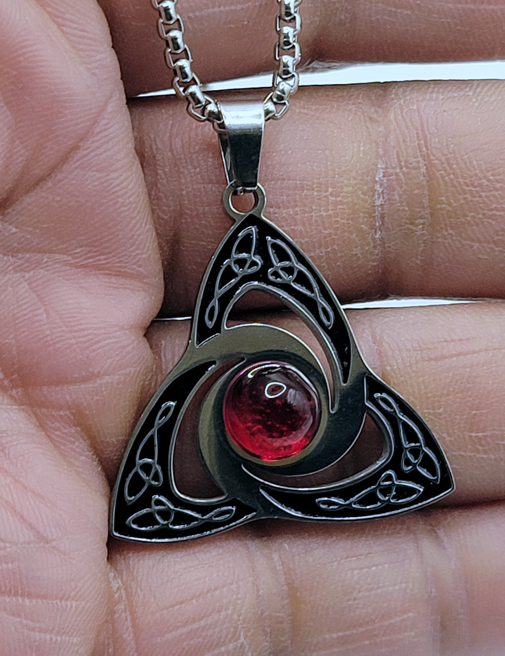 CELTIC KNOT RED PENDANT