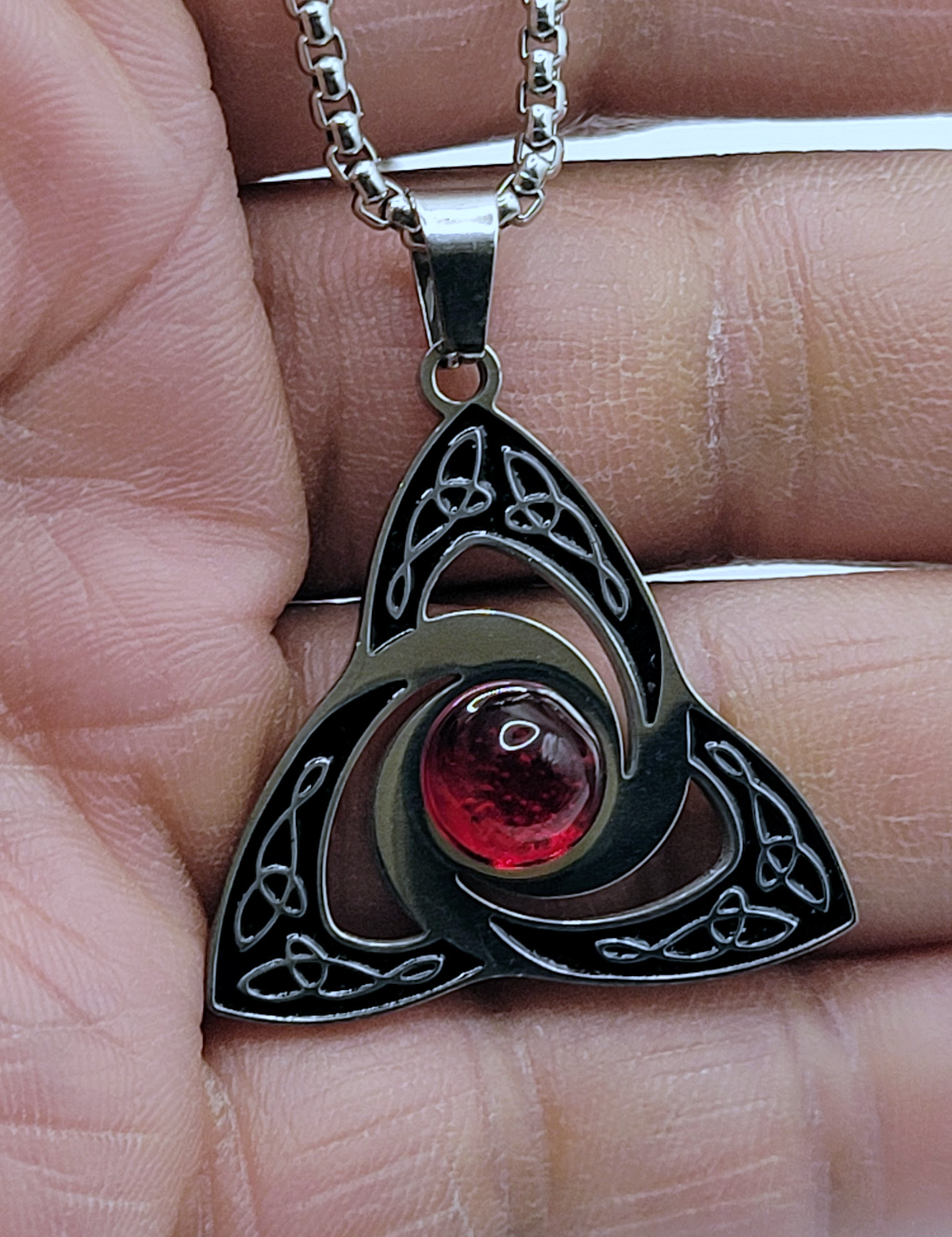 CELTIC KNOT RED PENDANT
