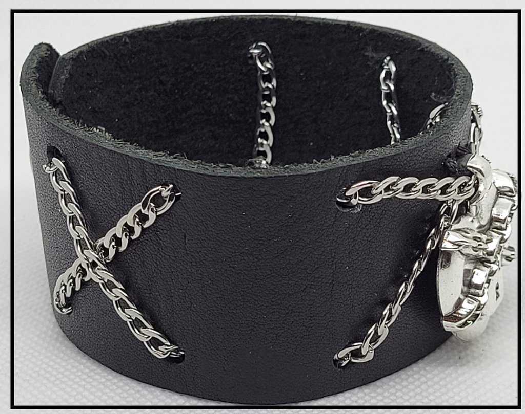 CHAINED HEART LEATHER CUFF