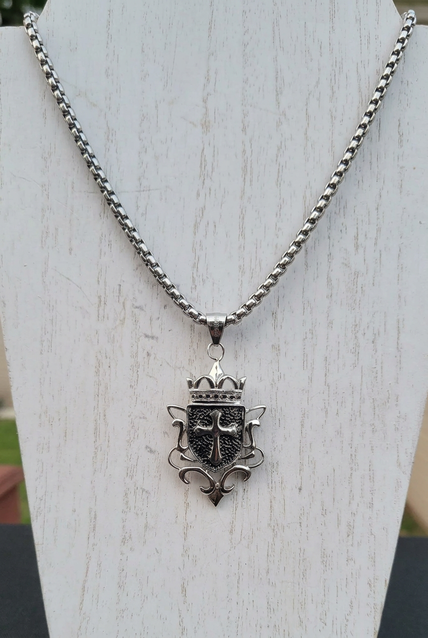 COAT OF ARMS PENDANT
