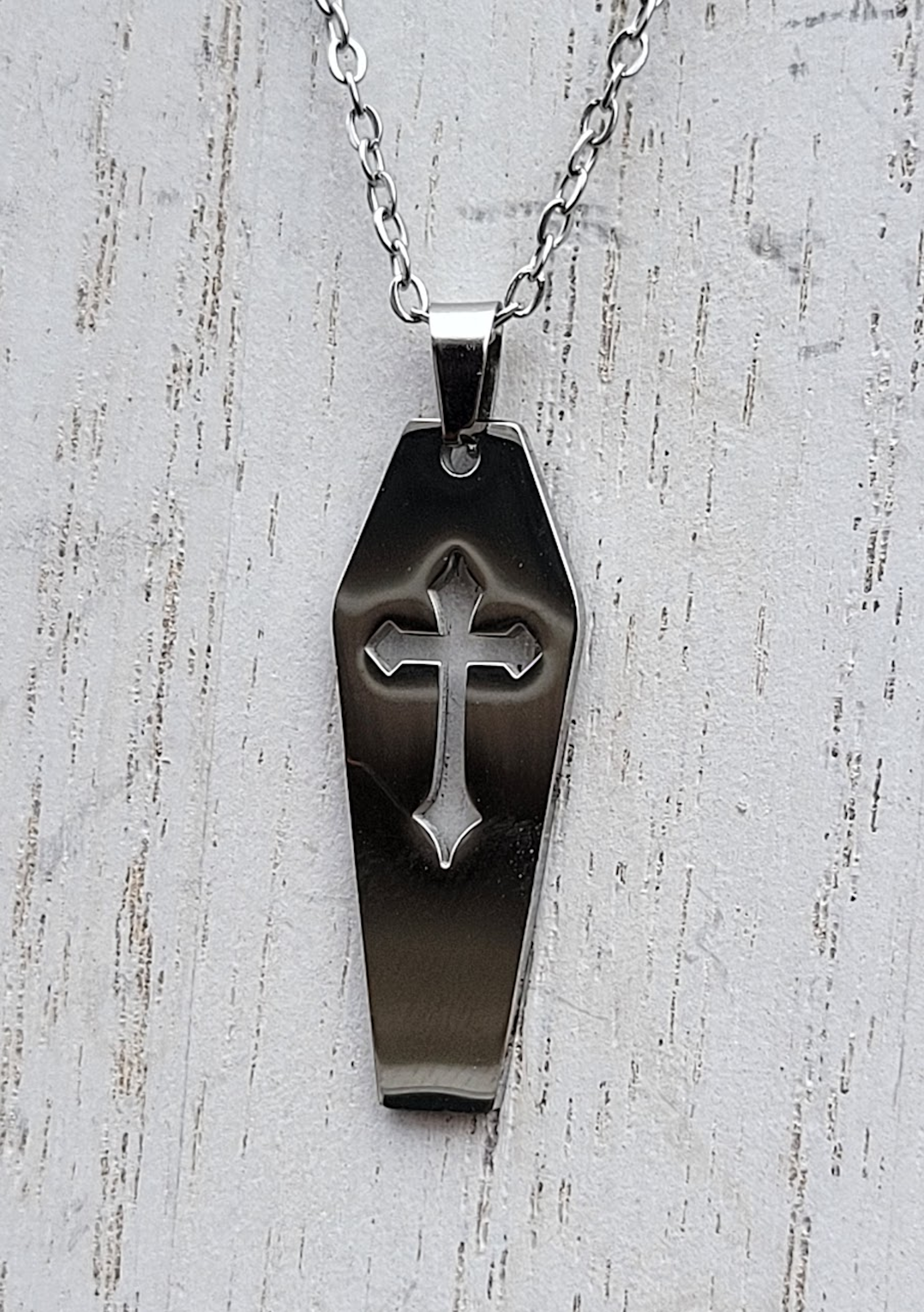 PINCH TOE COFFIN PENDANT