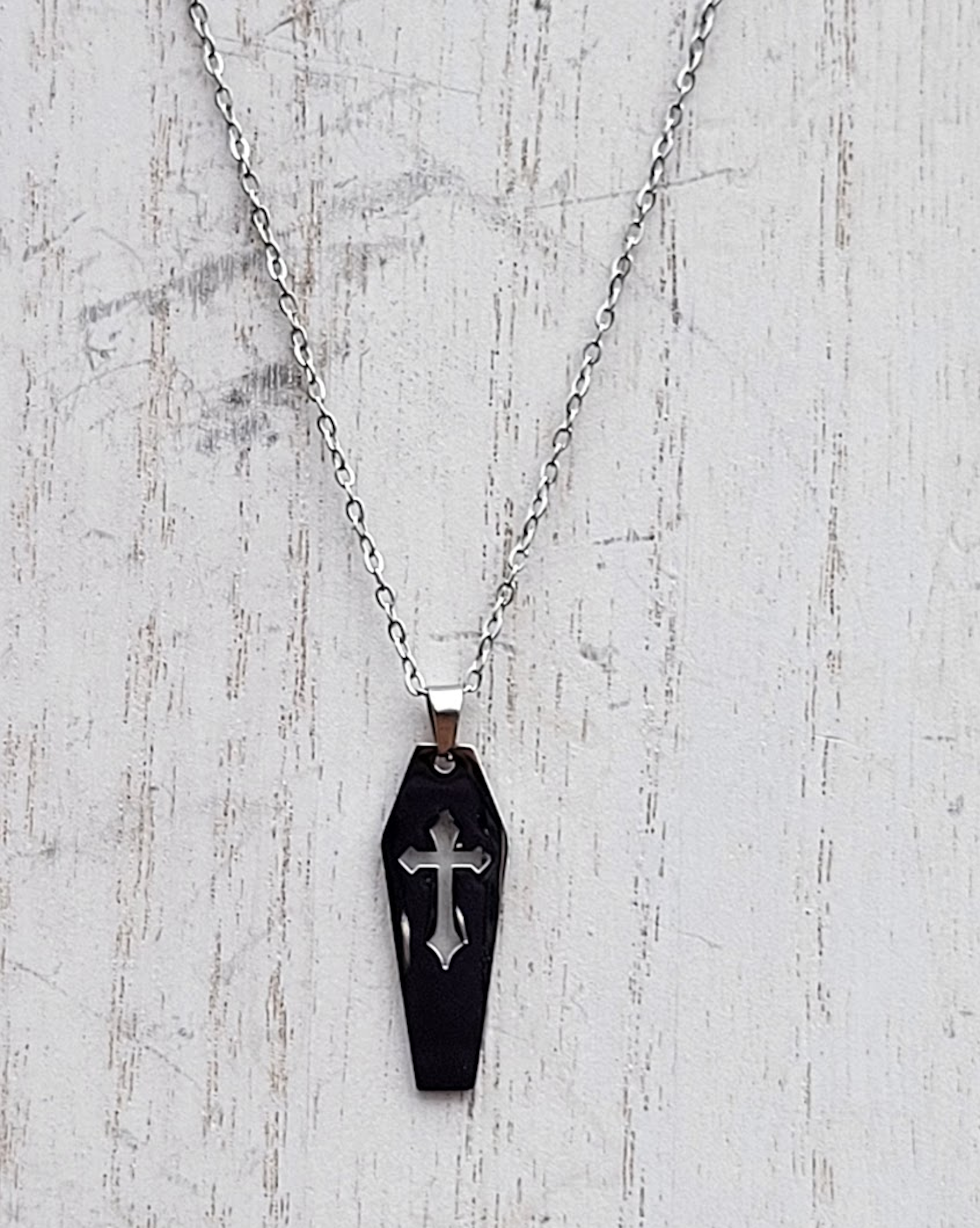 PINCH TOE COFFIN PENDANT