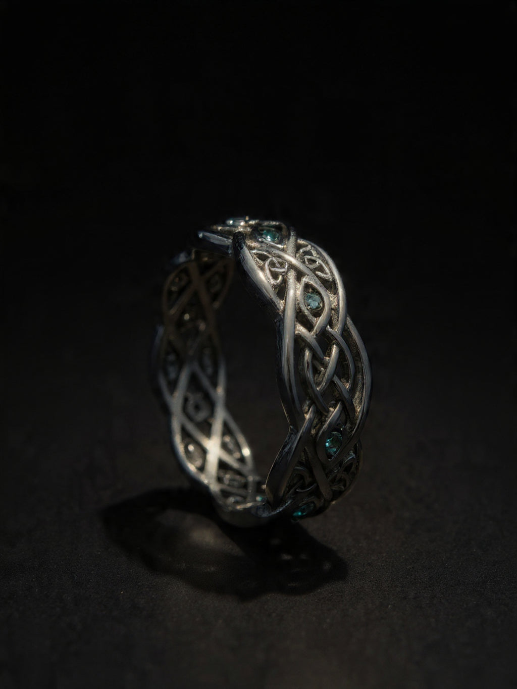 WOLF & CELTIC KNOT RING