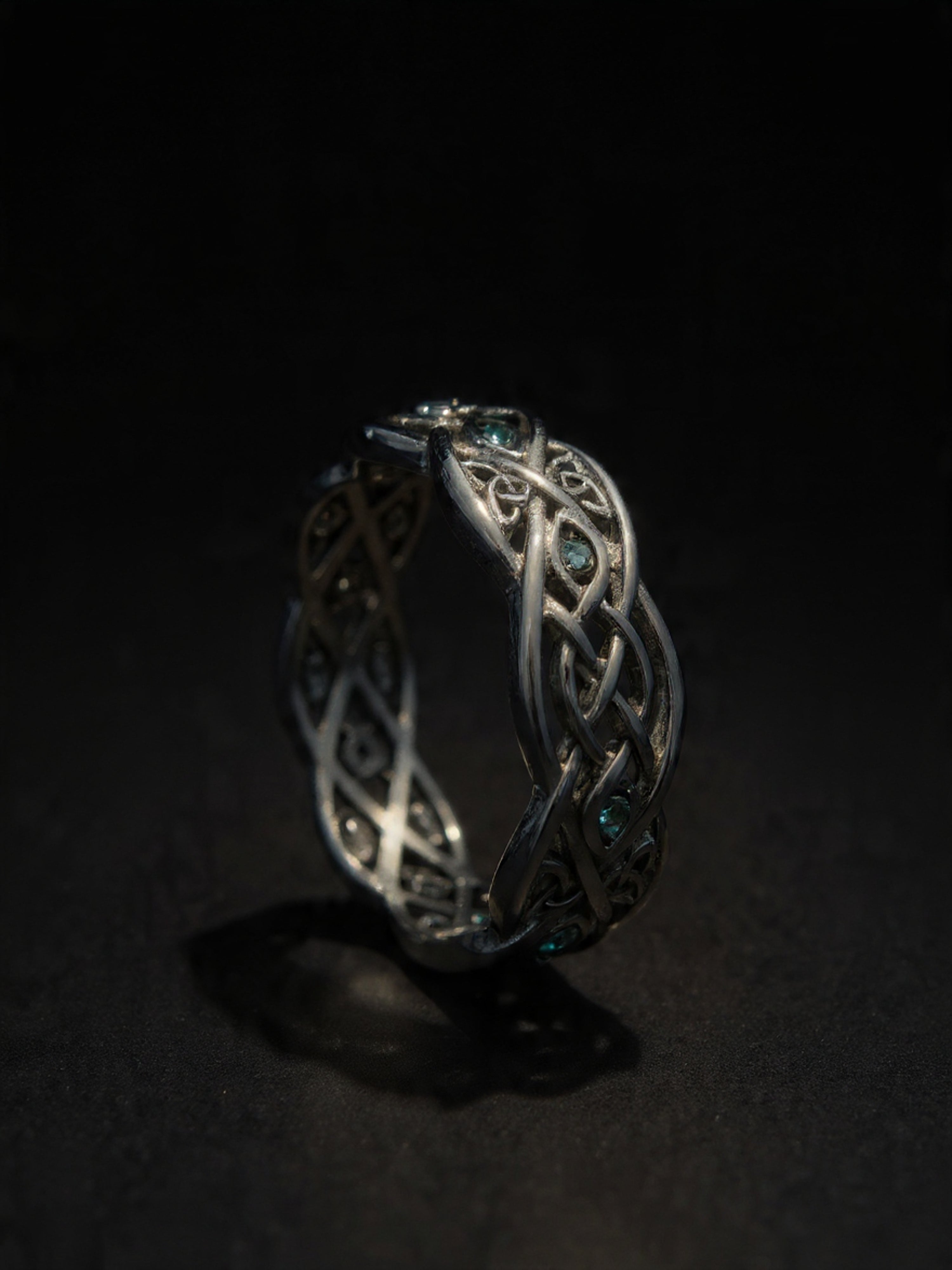 WOLF & CELTIC KNOT RING