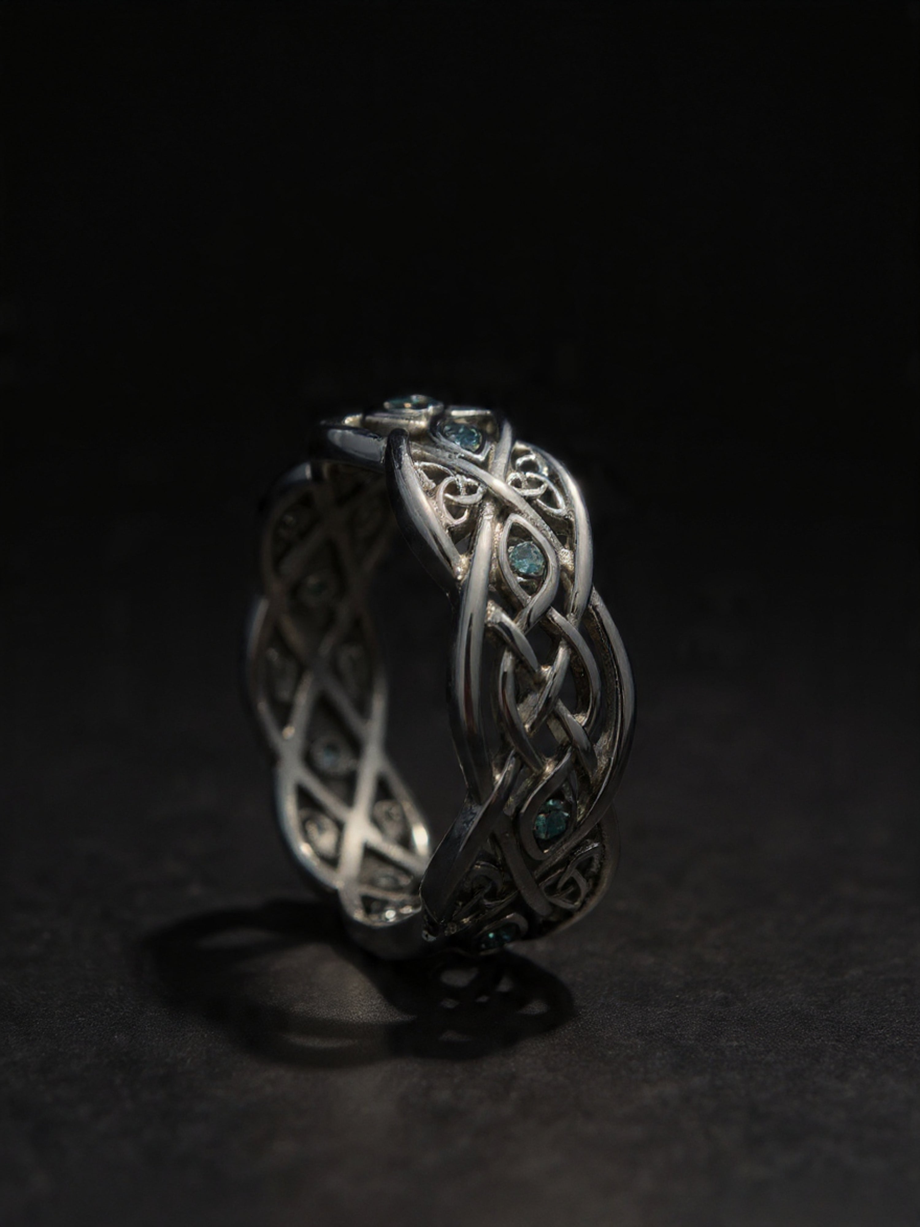 WOLF & CELTIC KNOT RING